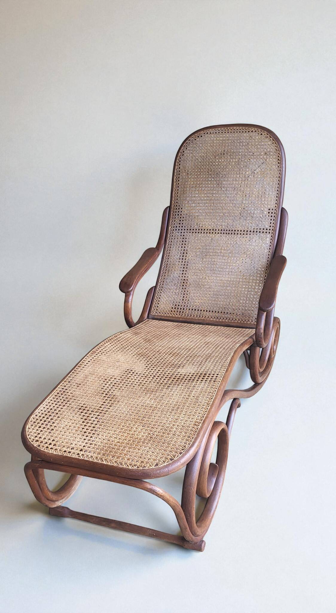 Thonet chaise longue No. 2 (No. 9702) 1900s