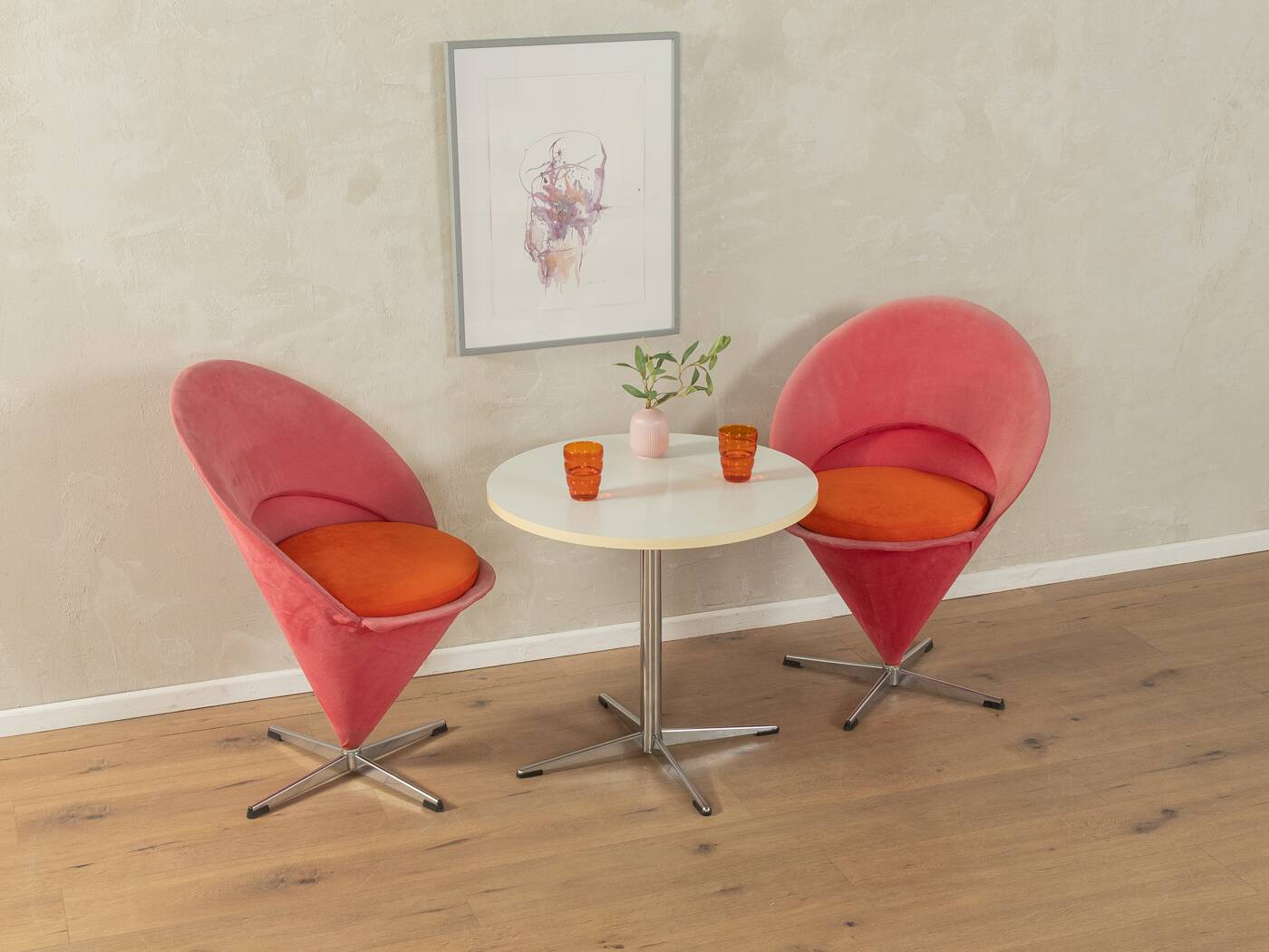 2 chaises coniques de Verner Panton