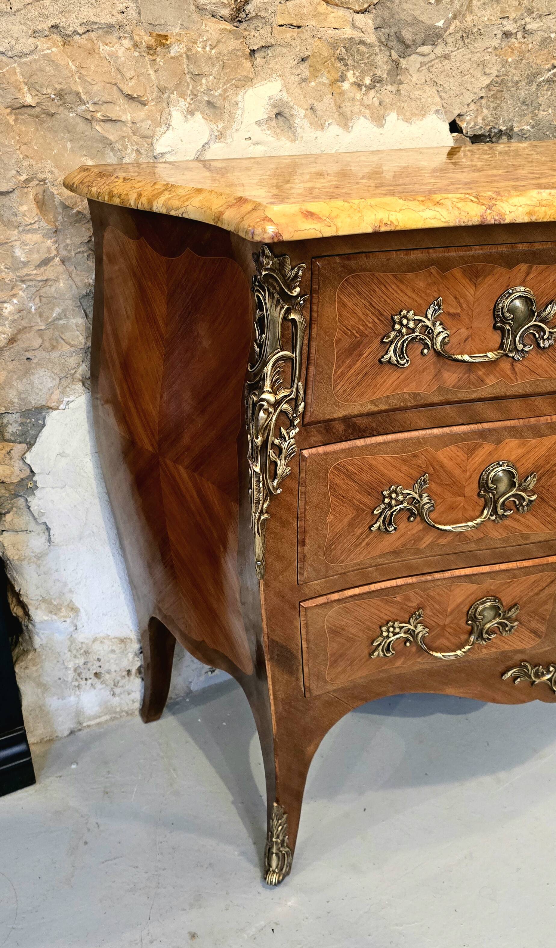 Louis XV style bombé commode – rosewood marquetry