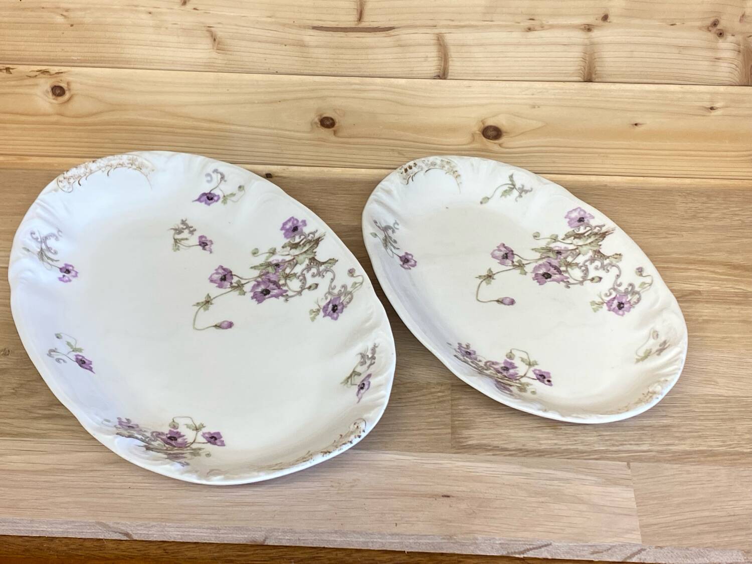2 porcelain dishes
