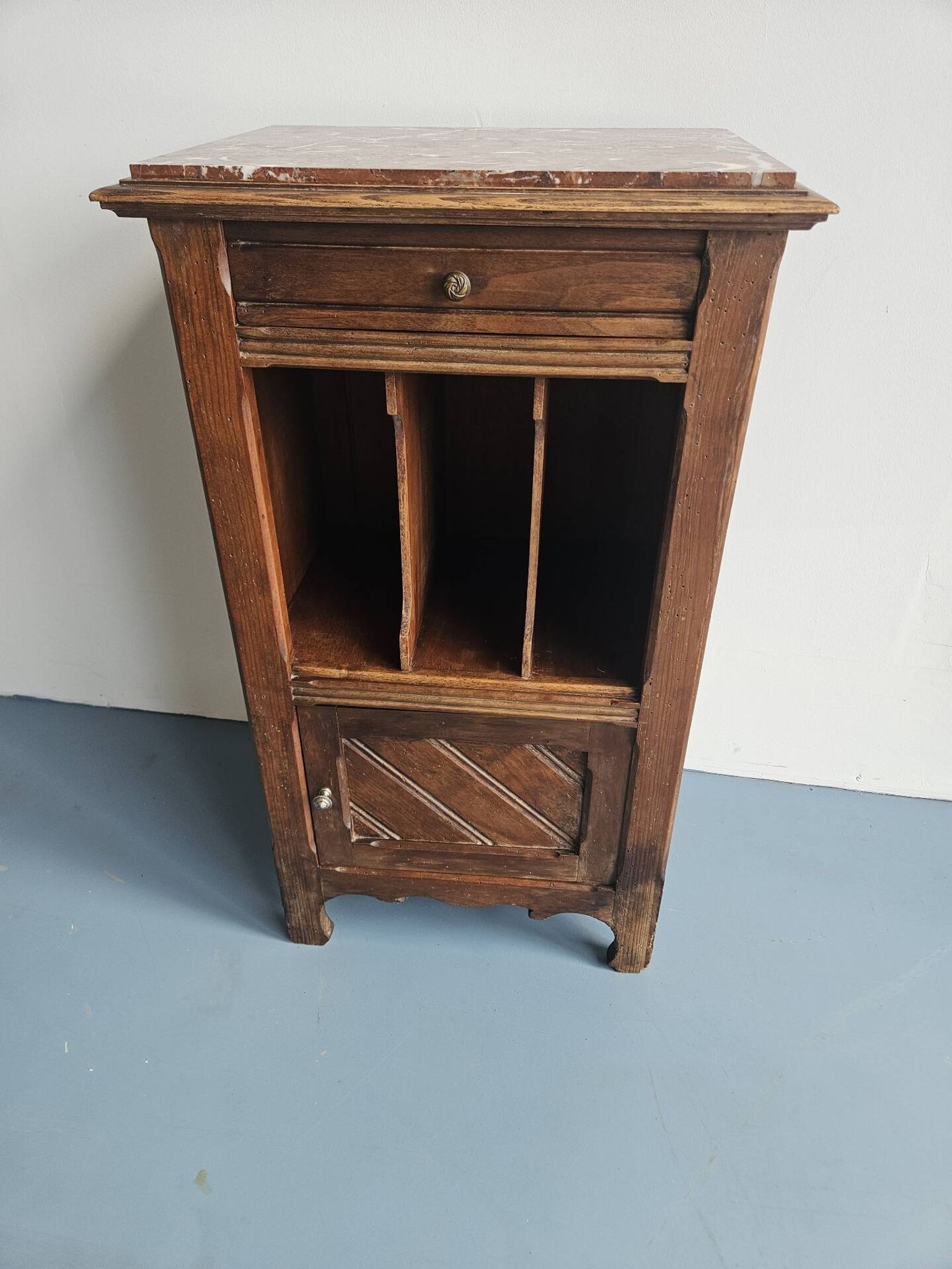 Chevet en bois avec rangement livres