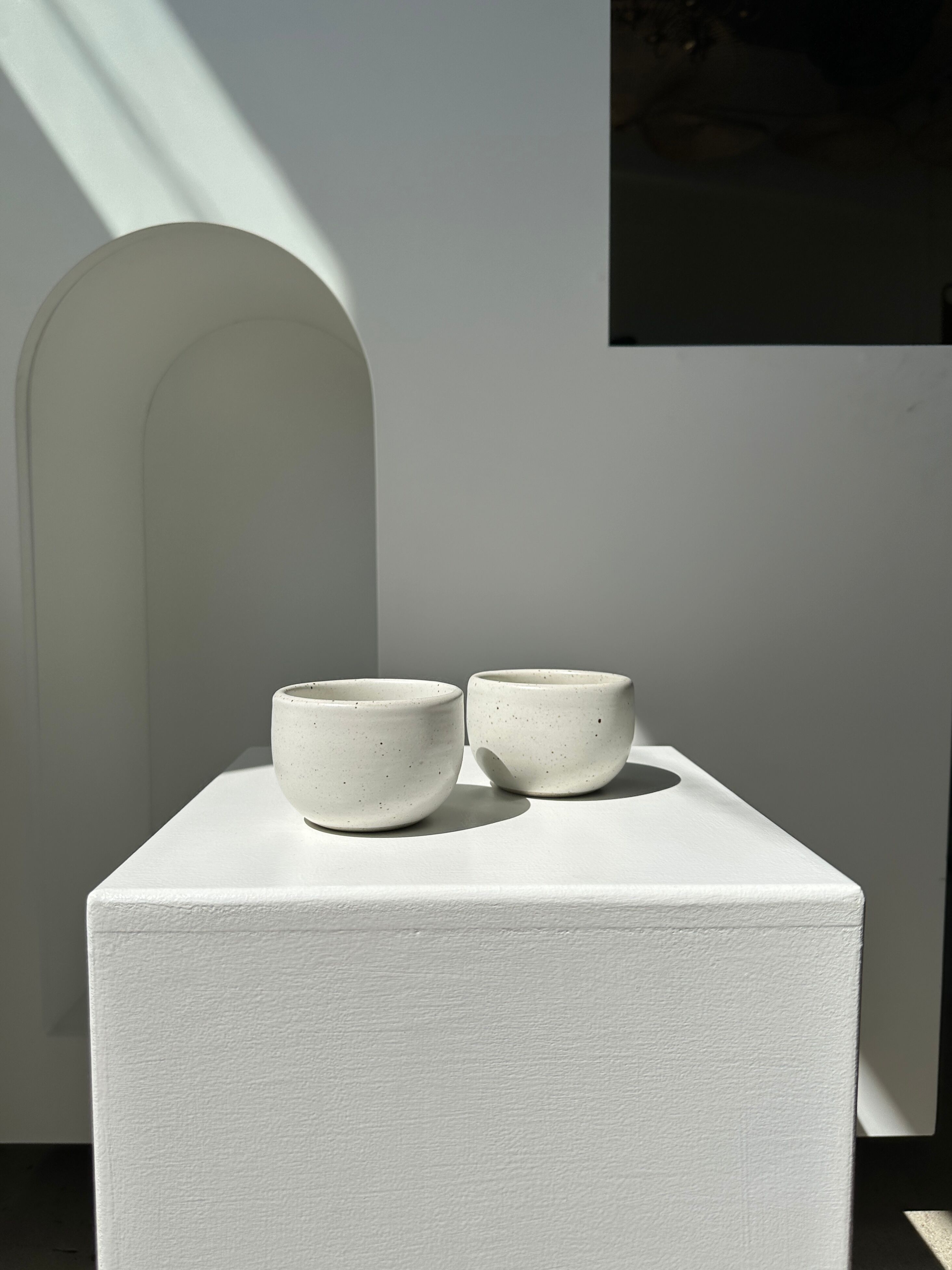Trio of white ceramic cups D9cm