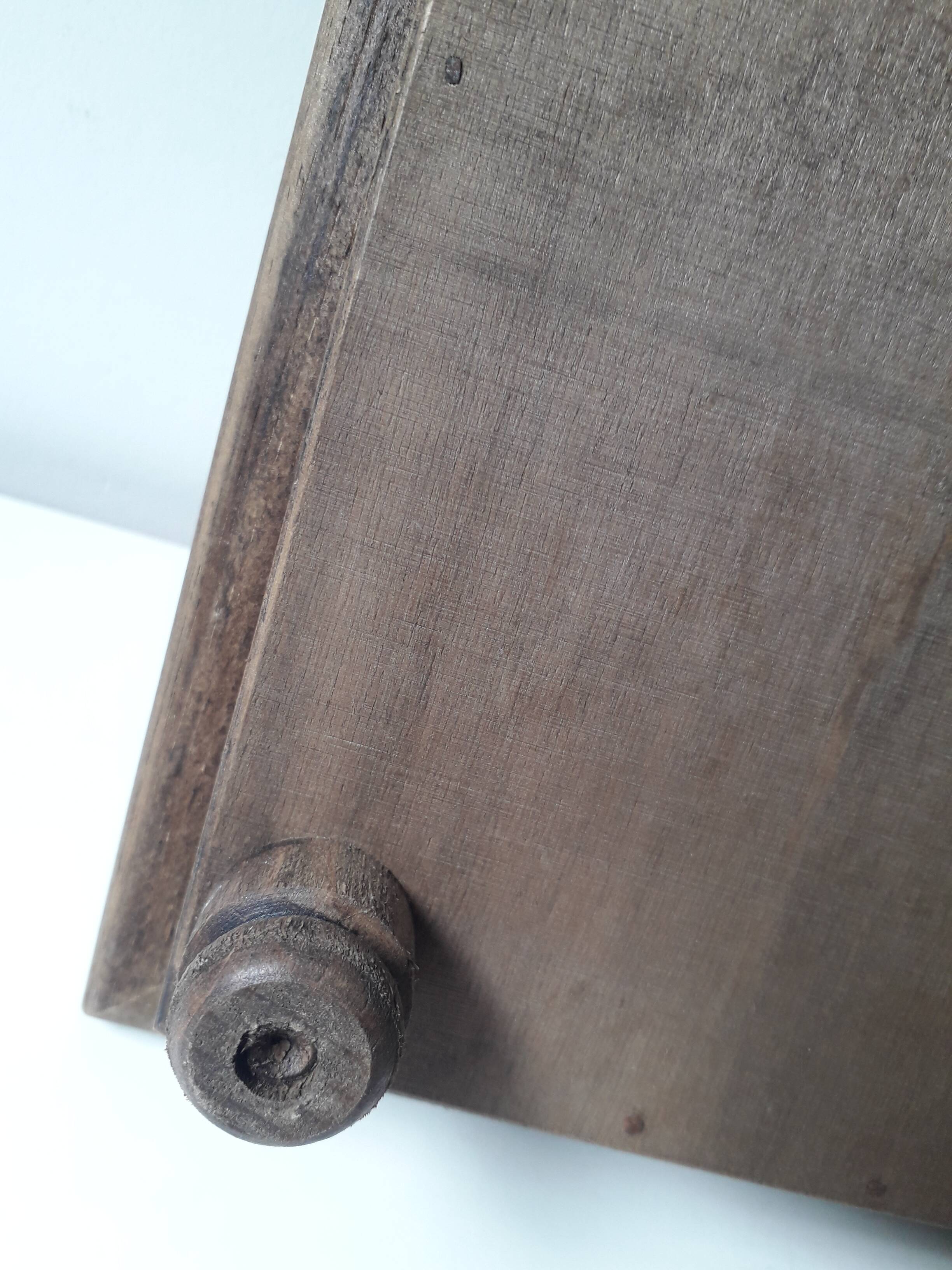 Vintage wooden and earthenware musical trivet (La vie en rose)