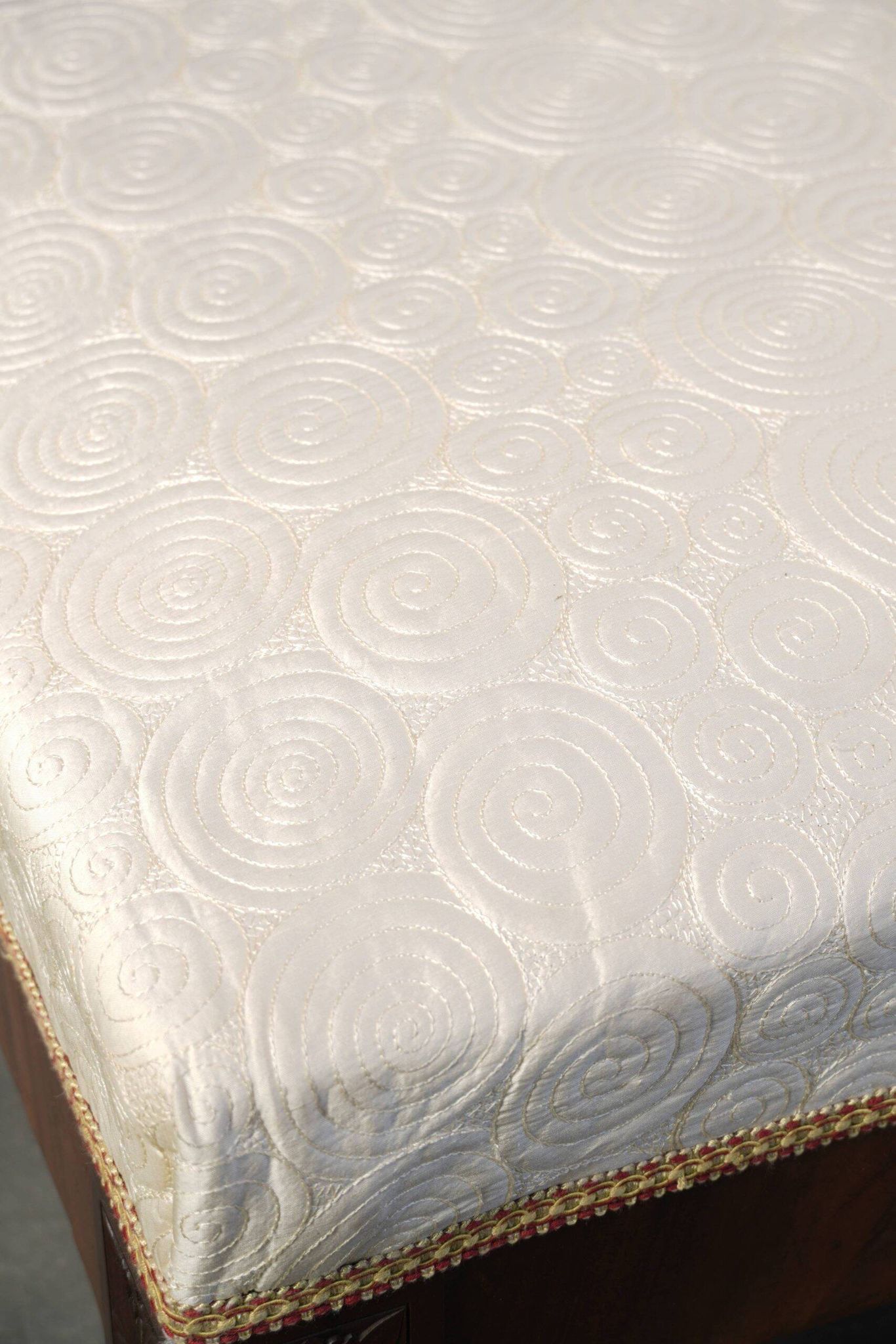 Antique French sofa from the 19th century in Empire style with a silk seat
