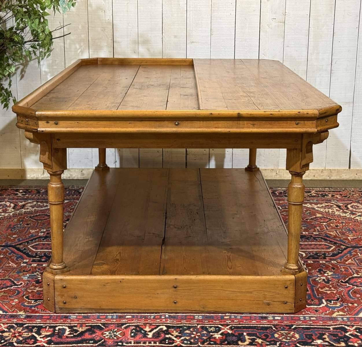 19th-century work table in English pine.