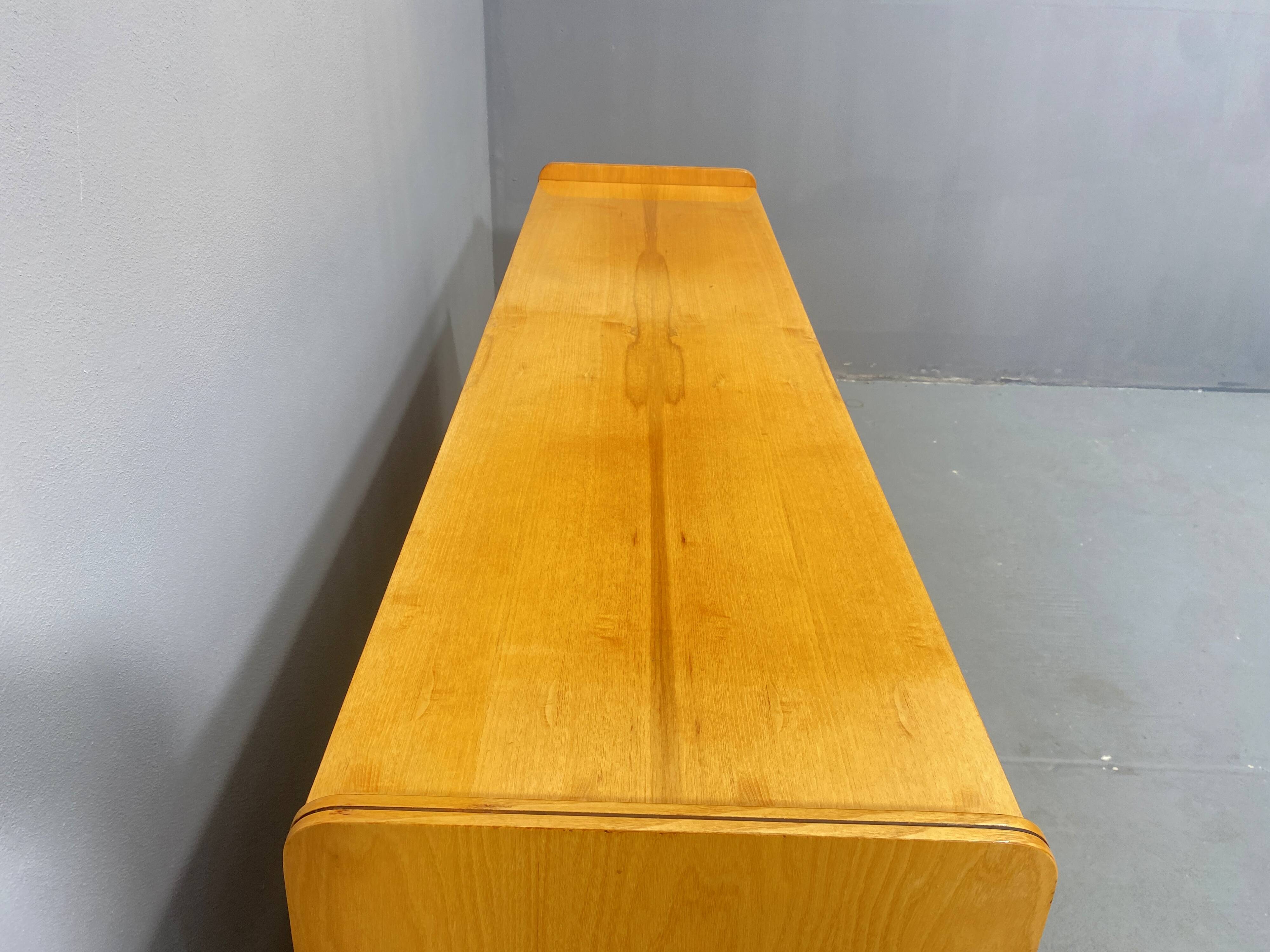 Commode vintage en bois de frêne par F.Jirák pour Tatra, 1960, Tchécoslovaquie