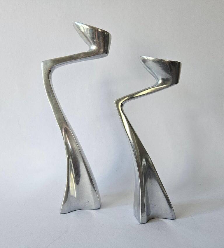 Paire de bougeoirs "Swan" par Matthew Hilton, Angleterre, années 1980