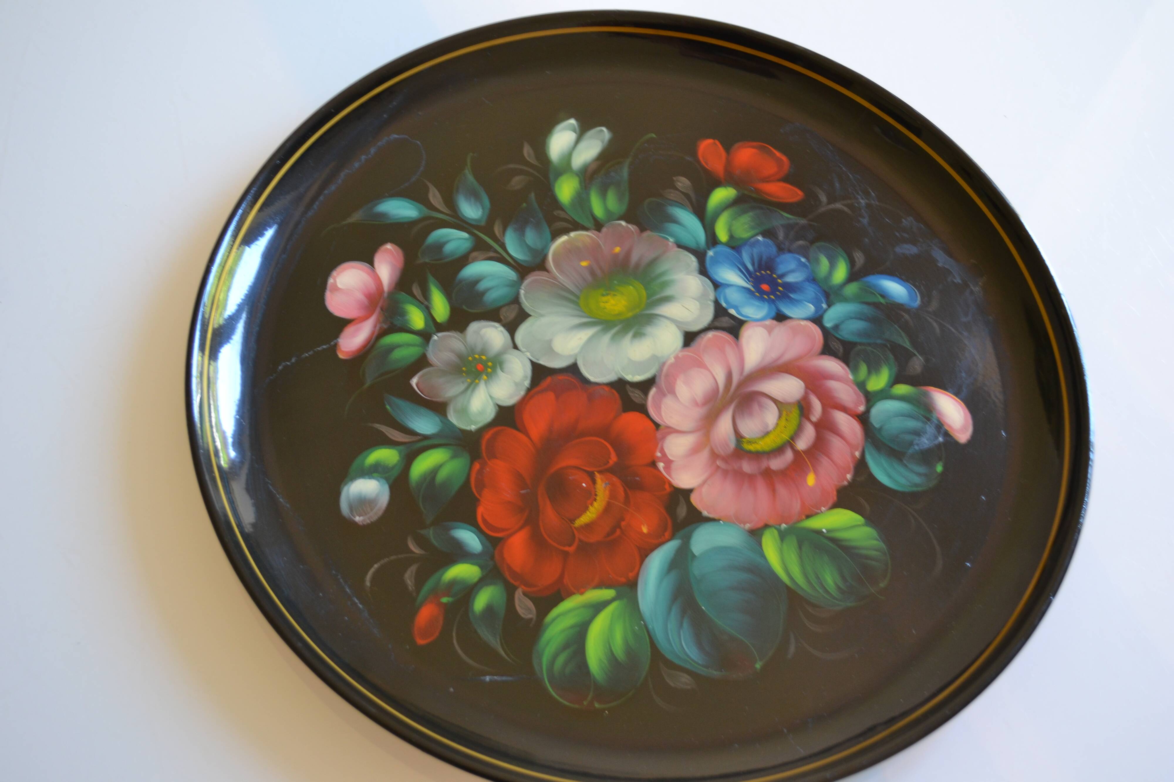 Vintage Russian metal plate with hand-painted floral decoration D 32 cm