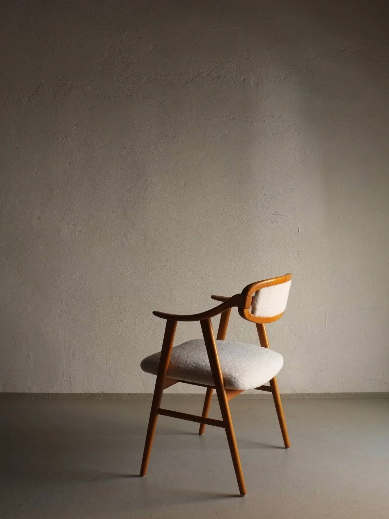 Fauteuil scandinave en fausse fourrure de mouton retournée | Années 1960