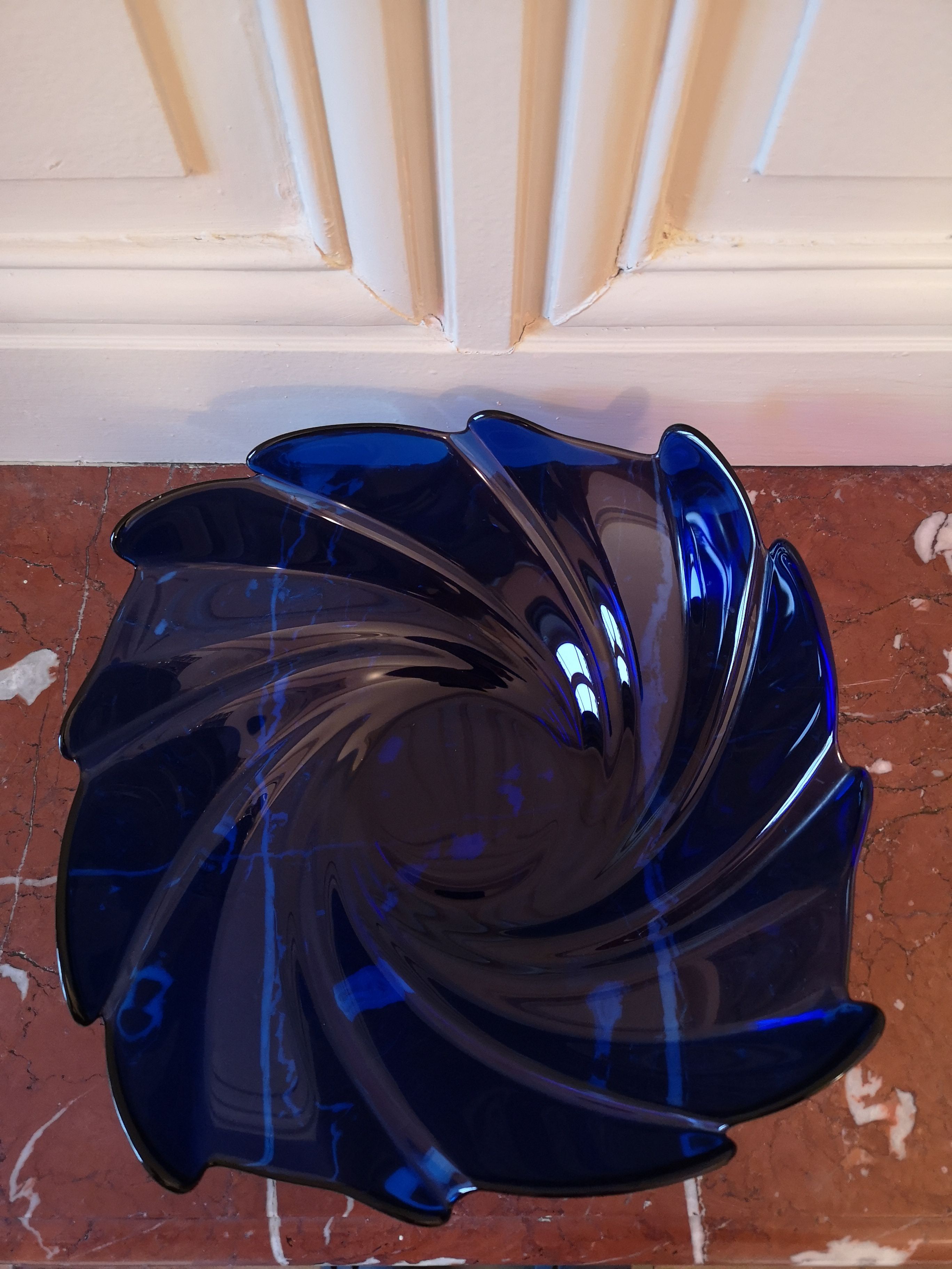 Beautiful large vintage cobalt blue glass bowl