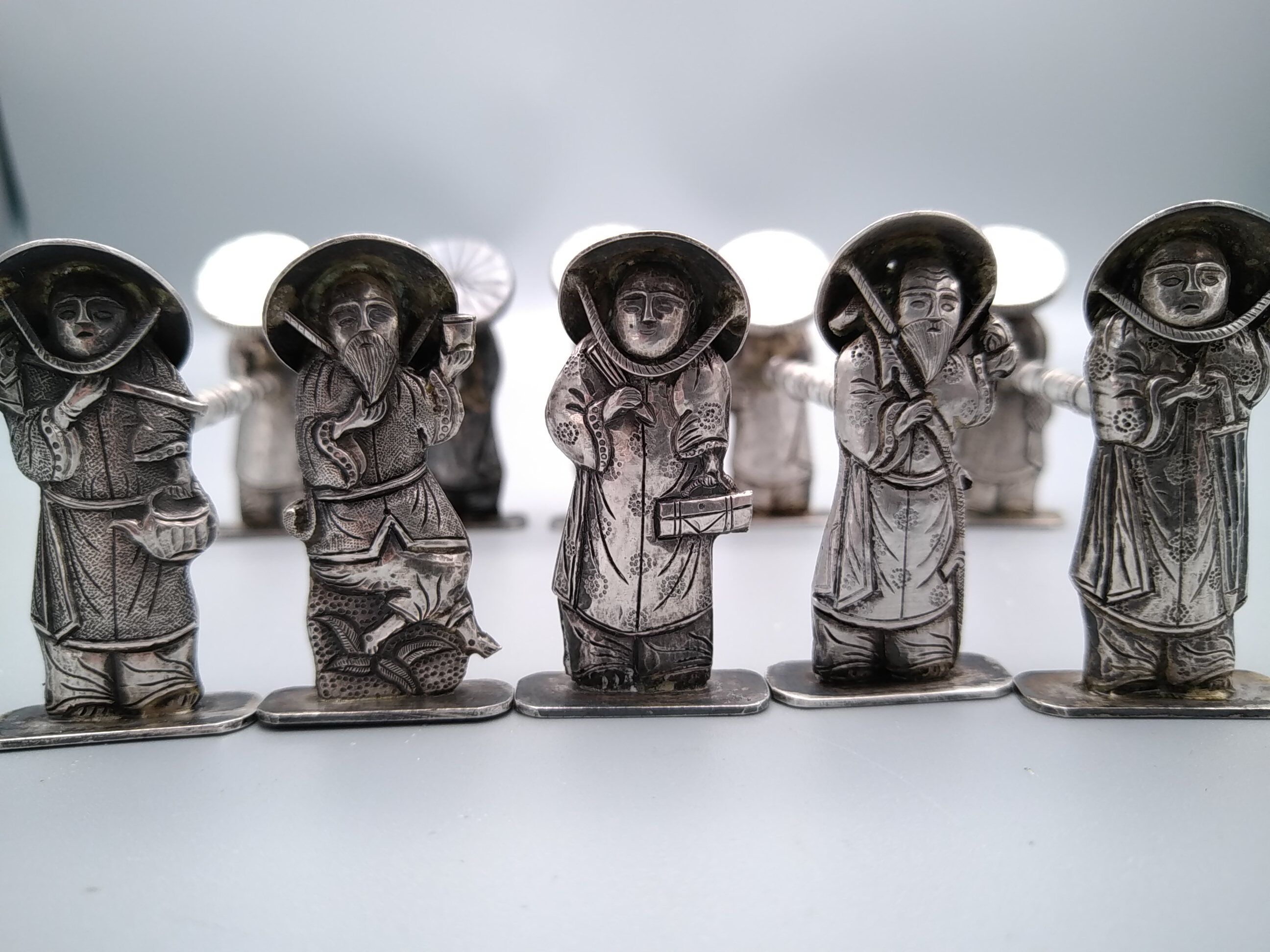 Knife holders and 2 toothpick doors.