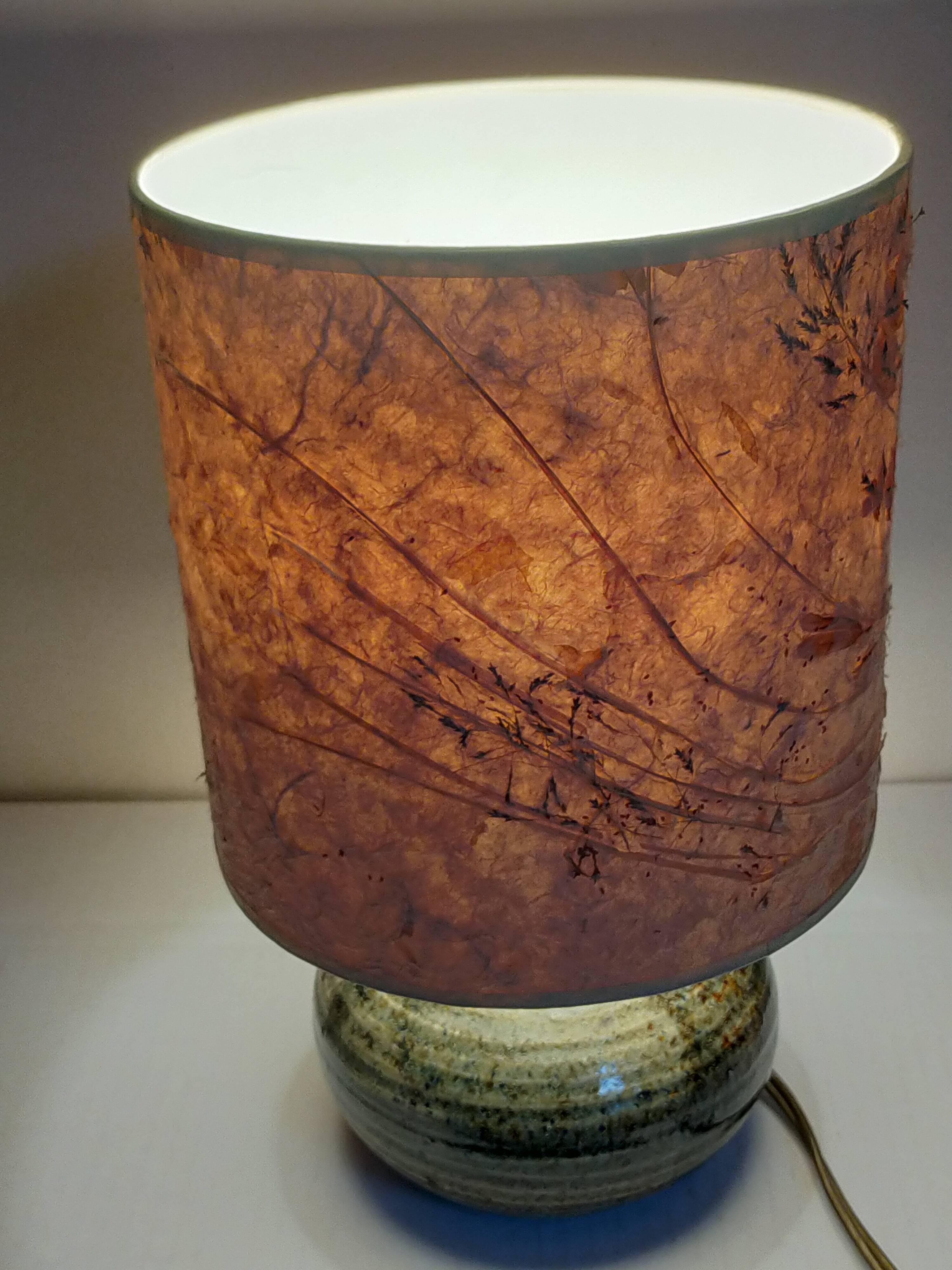 Lampe d'appoint vintage en grès émaillé, abat-jour herbier