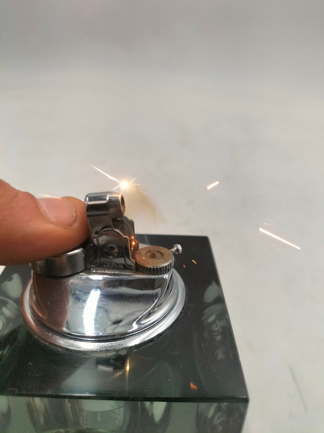 Briquet Antonio emperor ice cube model