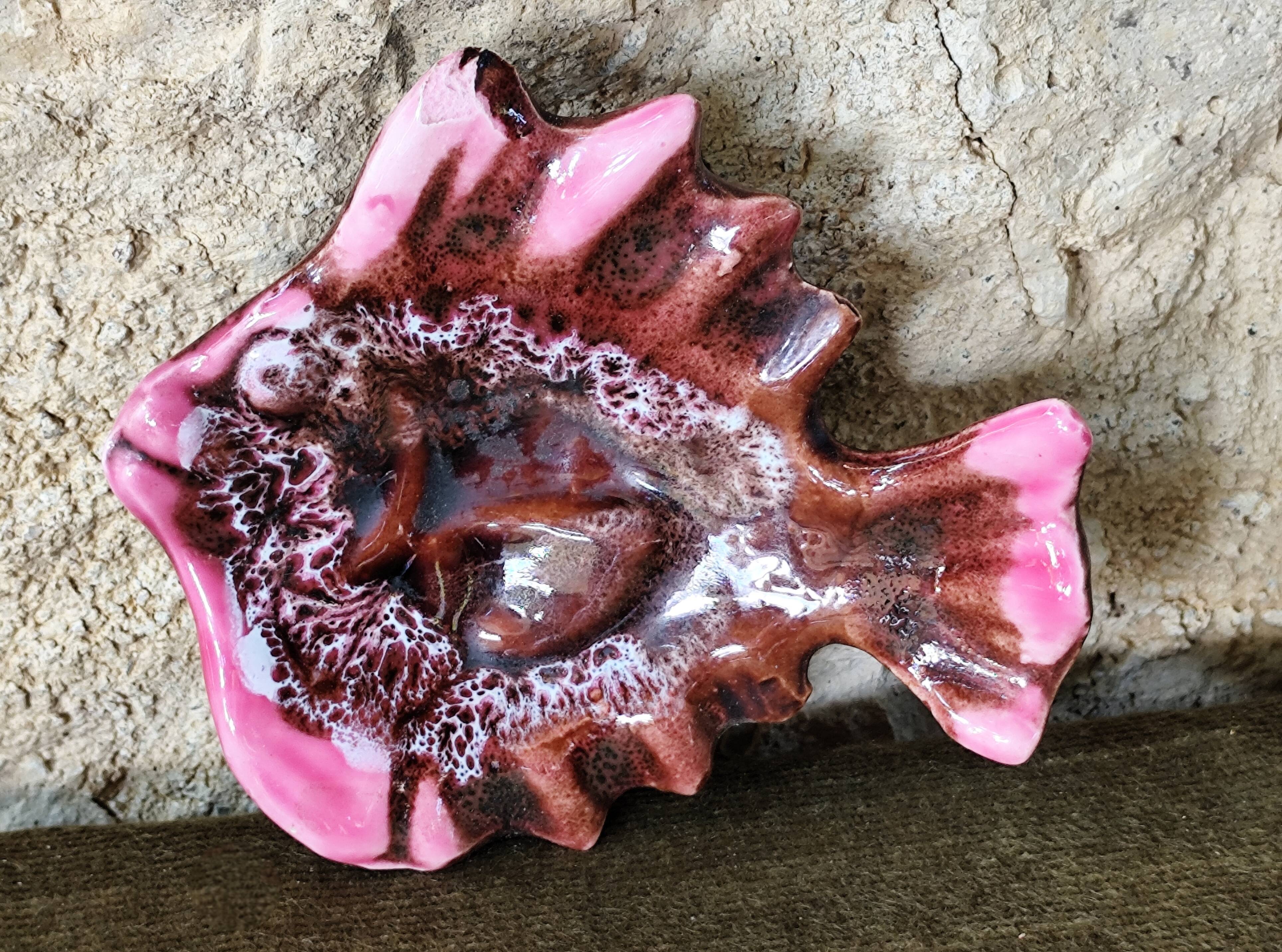 Ceramic fish pocket emptier