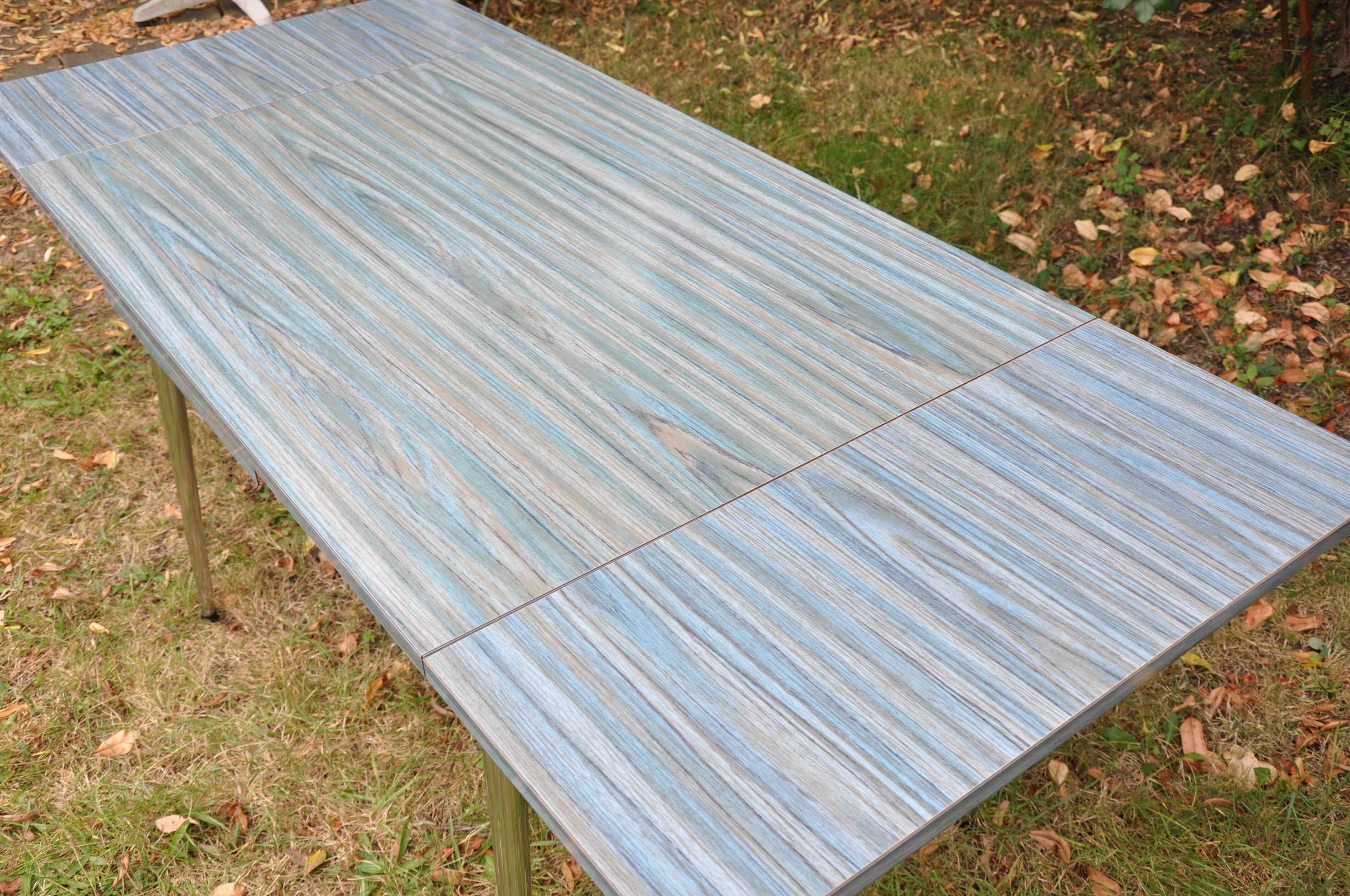 Table in formica