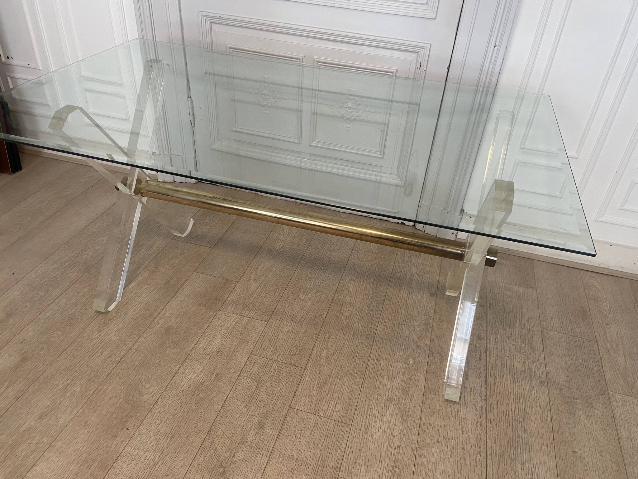 Table en plexi métal doré et verre biseauté 1970s