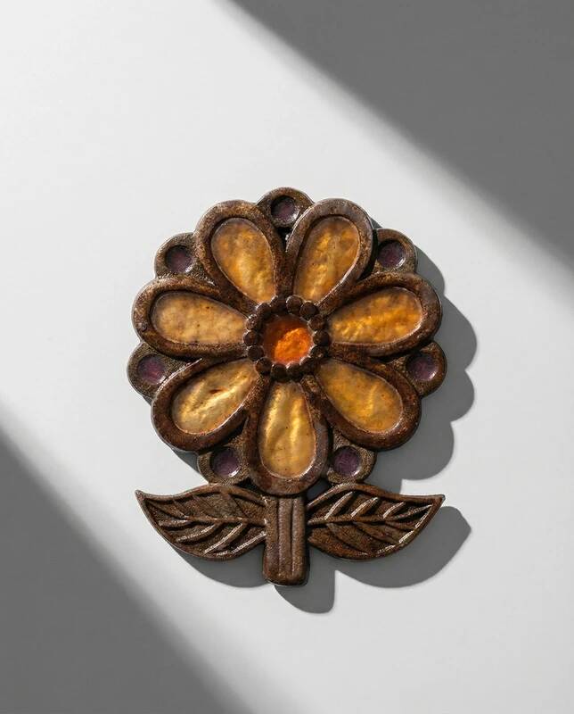 Trivet in talosel and metal attributed to Line Vautrin, circa 1950-1960.