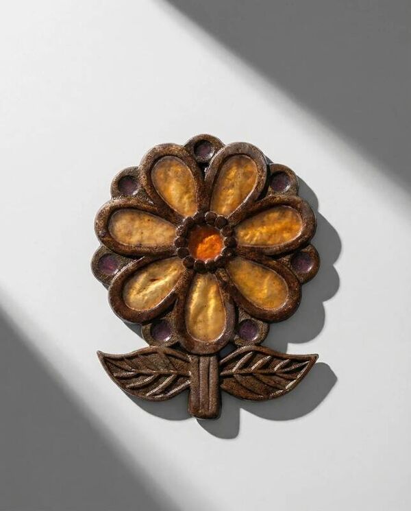 Dessous de plat en talosel et métal attribué à Line Vautrin, vers 1950-1960