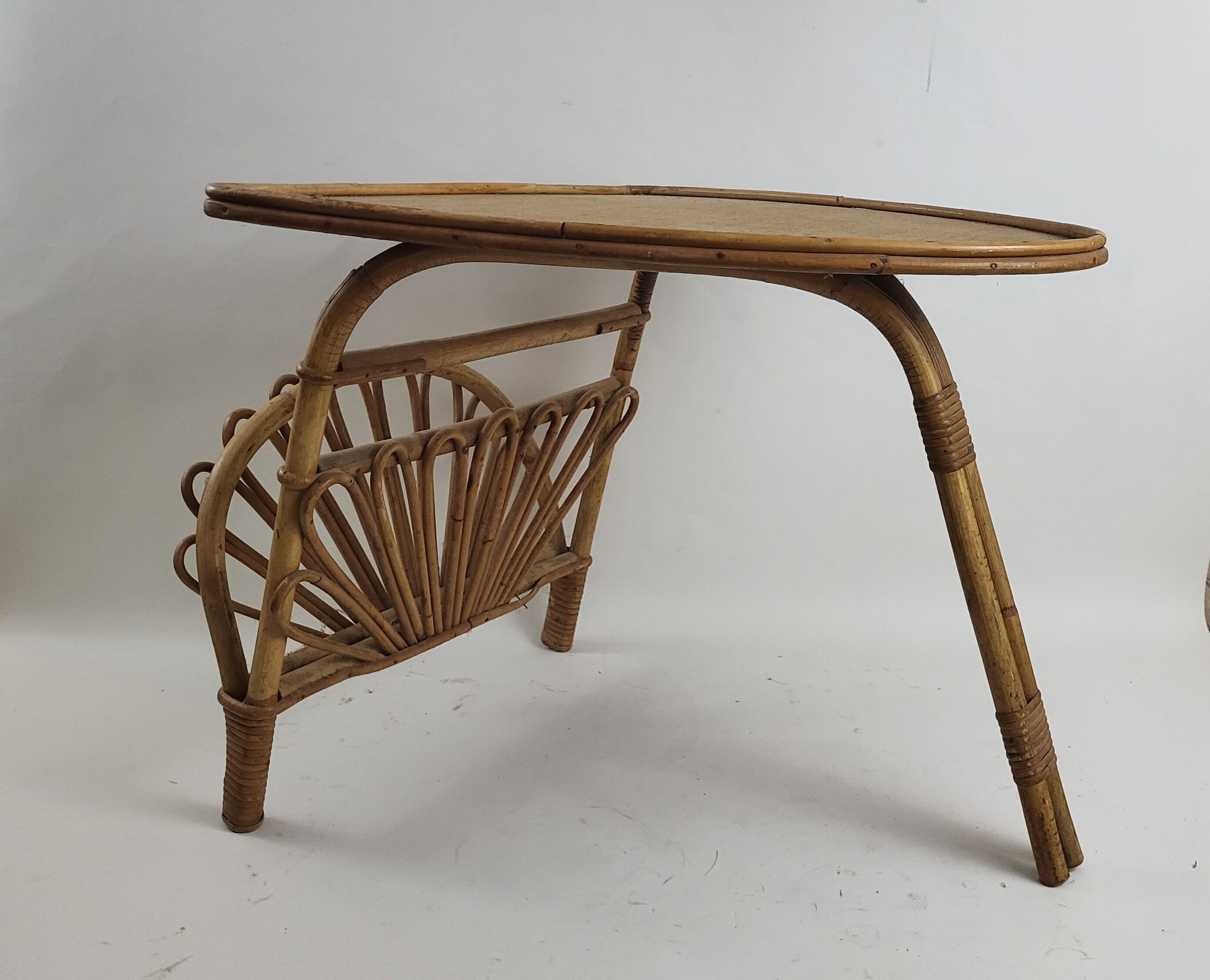 Rattan magazine door table