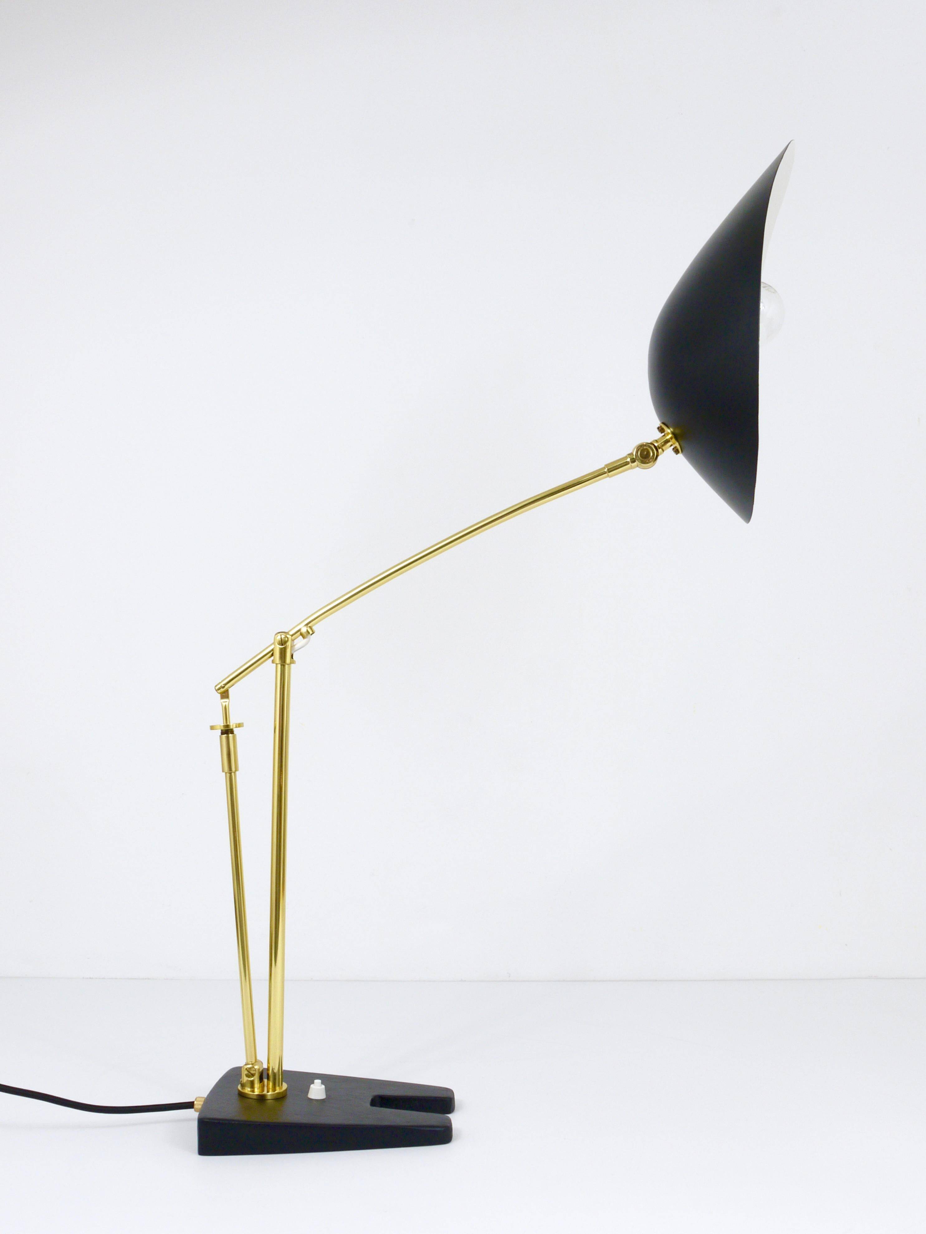 Articulated brass desk lamp in the style of Angelo Lelli, mid-century, Italy, 1950s.