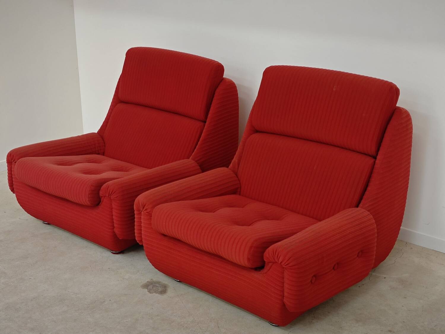 Paire de fauteuils rouge Atlantis Space Age République Tchèque 1970
