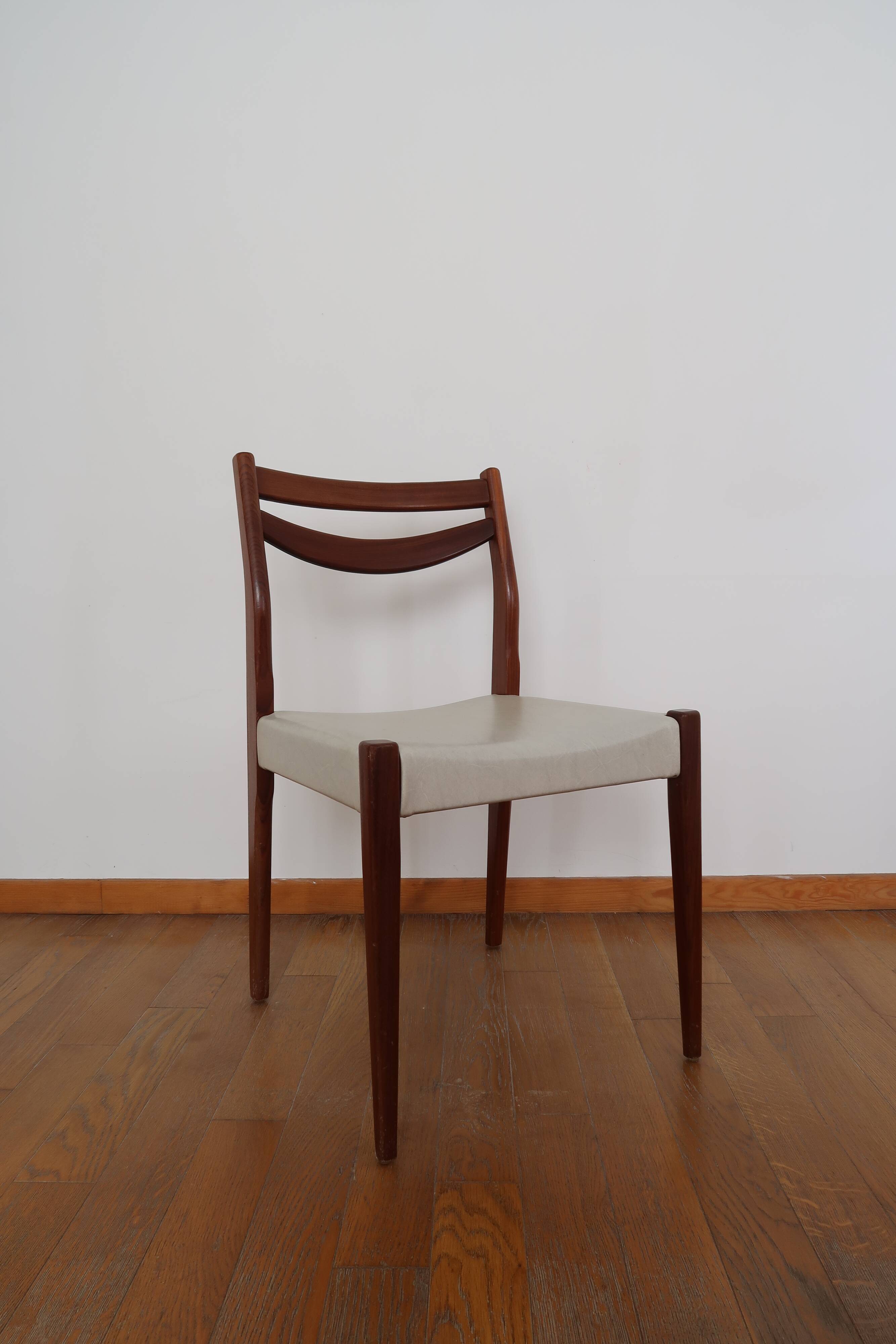 4 Scandinavian teak chairs 70