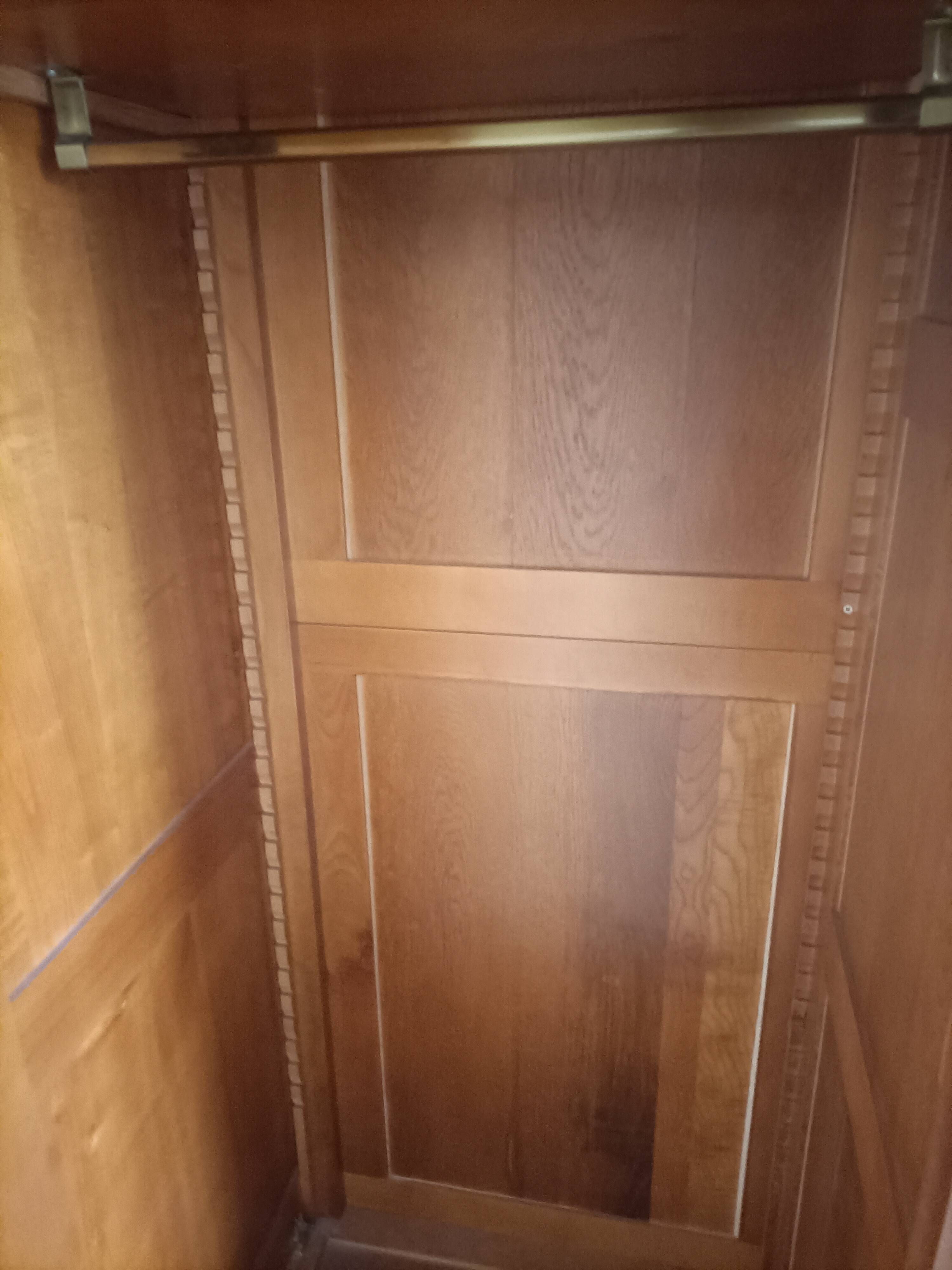 Magnificent wardrobe in solid cherry and oak with 3 doors, beveled glass, two visible drawers