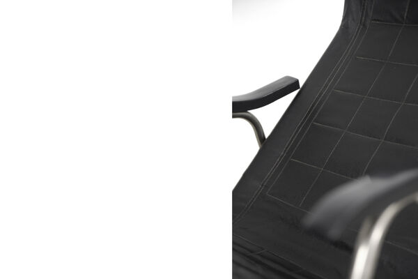 Fauteuil à bascule minimaliste postmoderne vintage en cuir noir du milieu du siècle par Takeshi Nii, années 1950