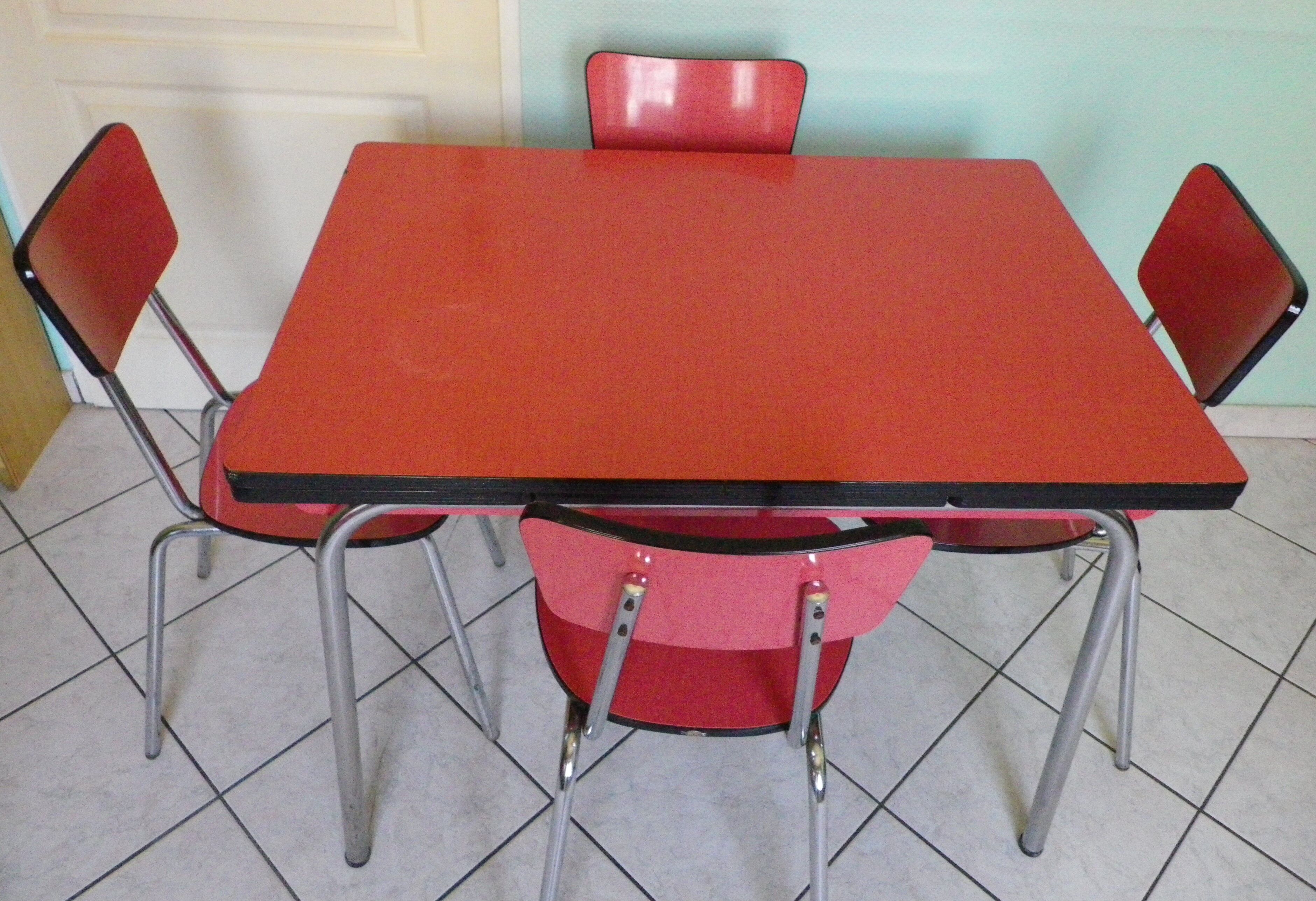 Table in red formica, 4 roc chairs, 2 extension cords, 2 drawers 60