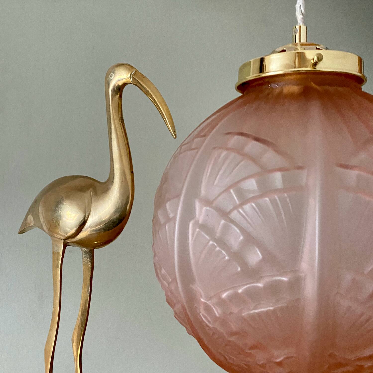 Vintage art deco globe pendant light in pink frosted glass