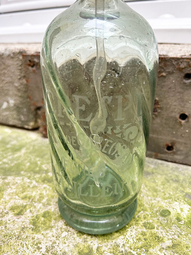 Anciens siphons crespi vert pâle