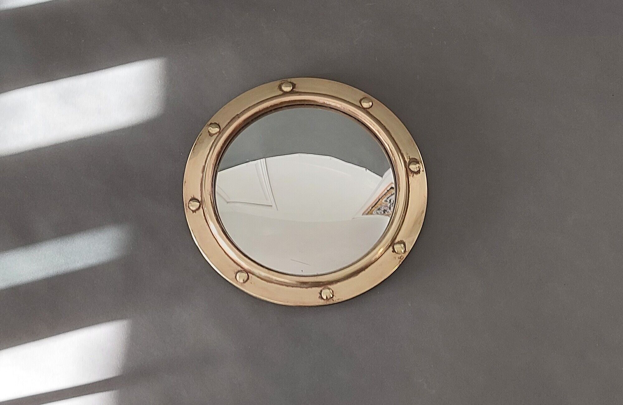 Witch porthole mirror 1940 in vintage gilded brass.