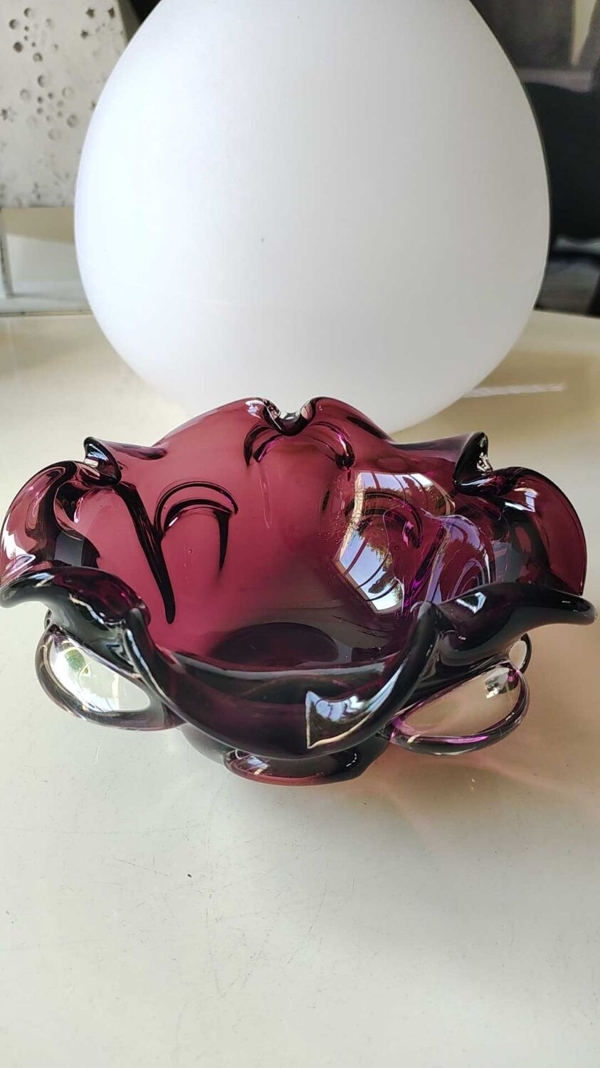 Empty pocket corolla/floral shape, in blown Murano Art glass. Vintage 70s. Purple tones