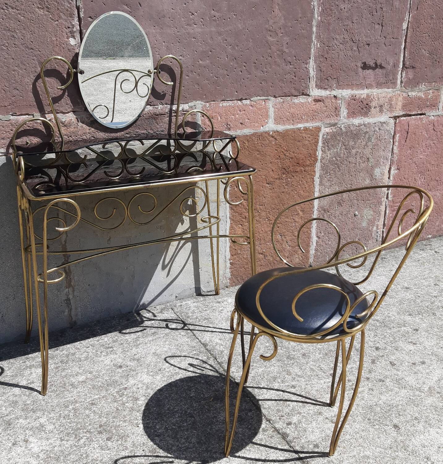 Dressing table and chair in gilded metal and opaline glass.