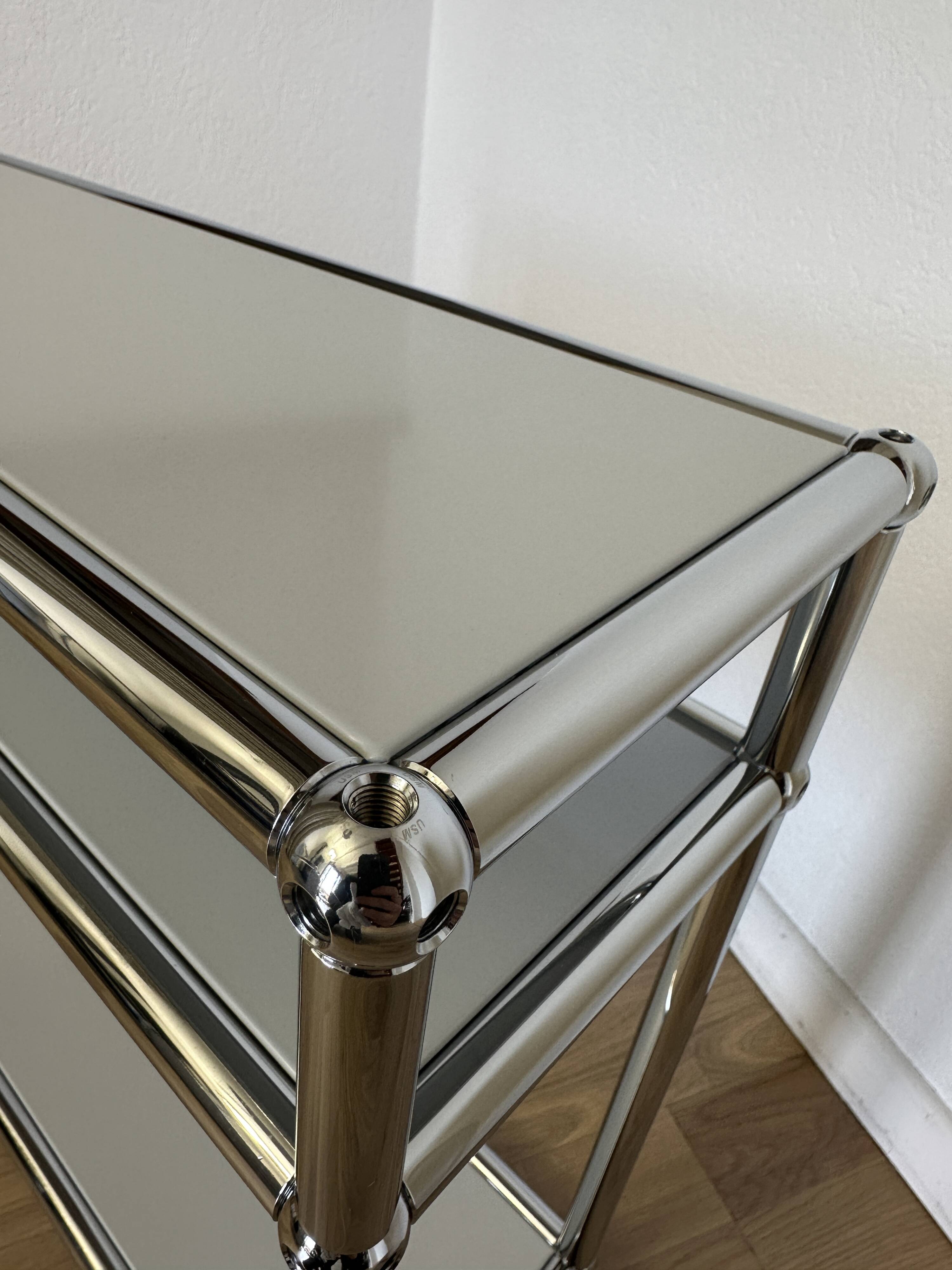 USM Haller side table in light grey