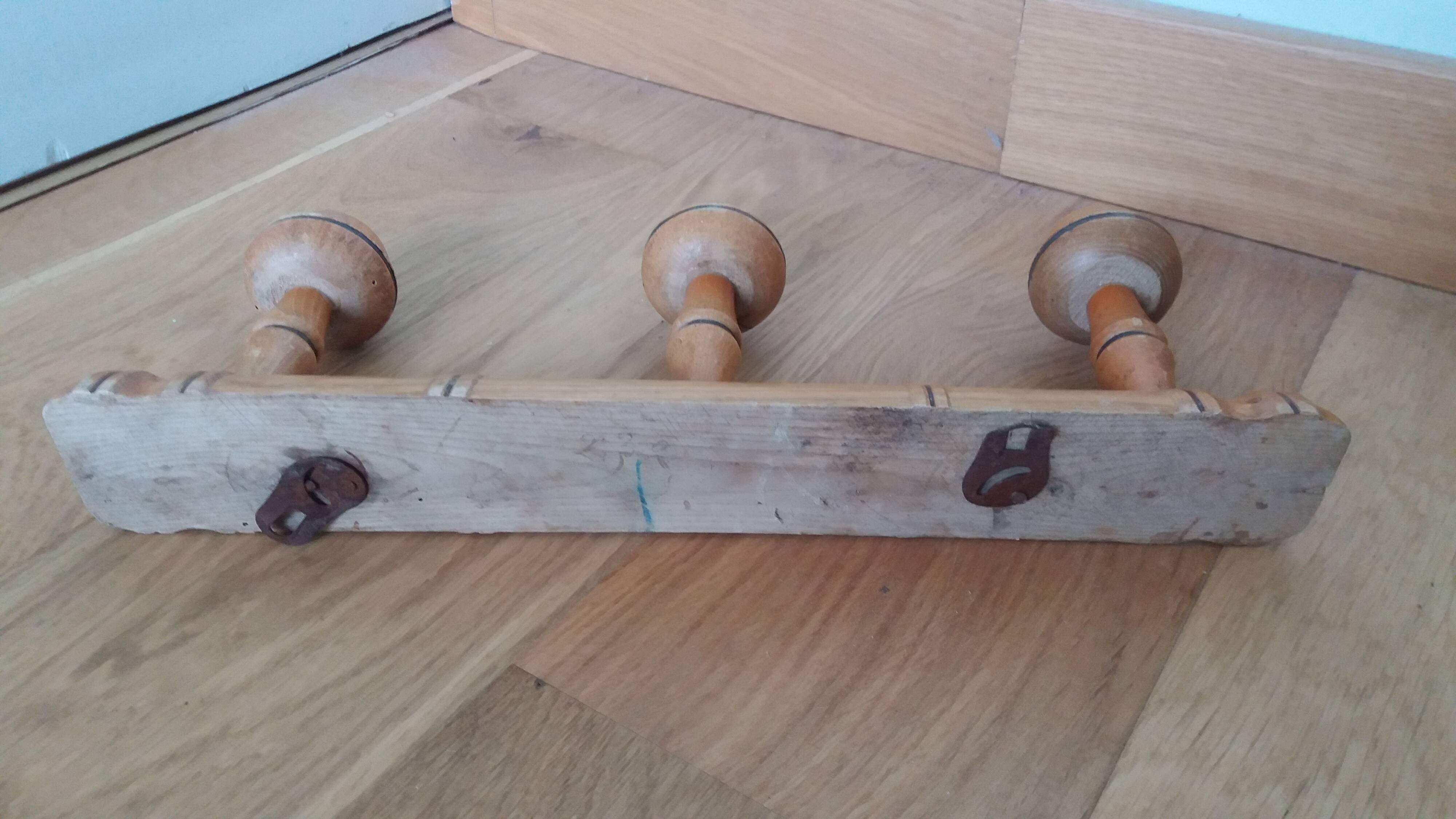 Porte manteau mural en bois façon bambou à 3 patères forme champignon