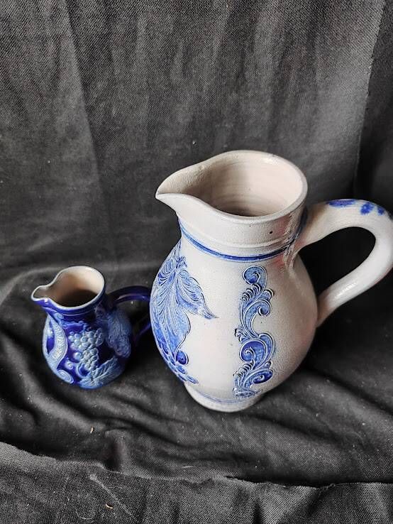 The one on the left in the photo Width 13 cm Height 11 cm Weight 234 grams