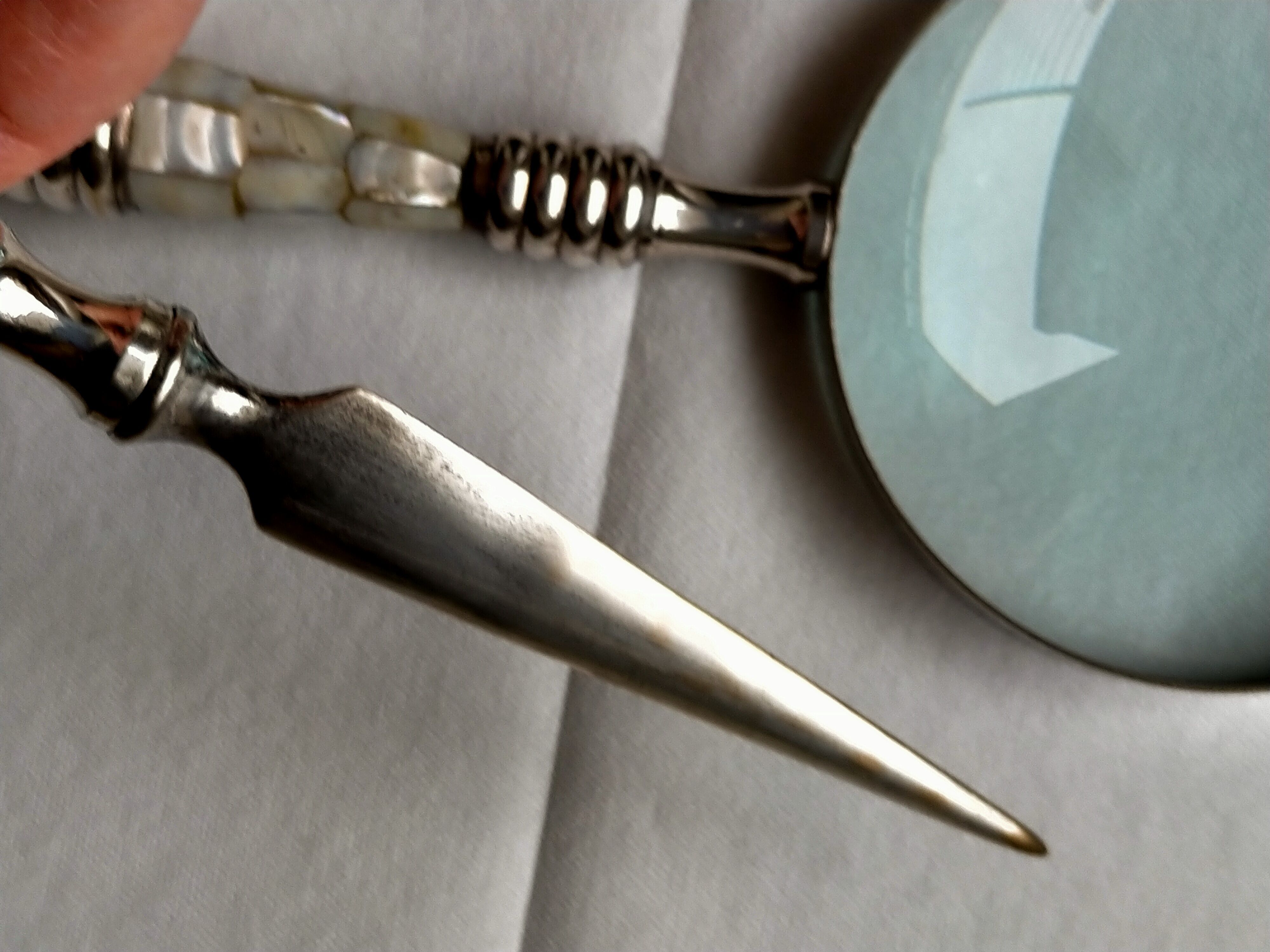 Magnifying glass set and letter opens in silver metal and mother-of-pearl