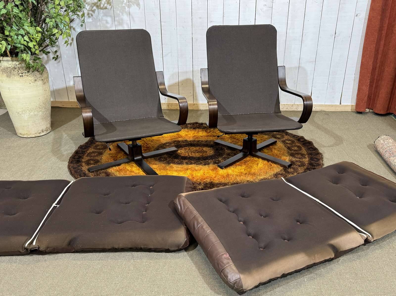 Pair of Norwegian swivel armchairs in leather and beech from the 1970s.
