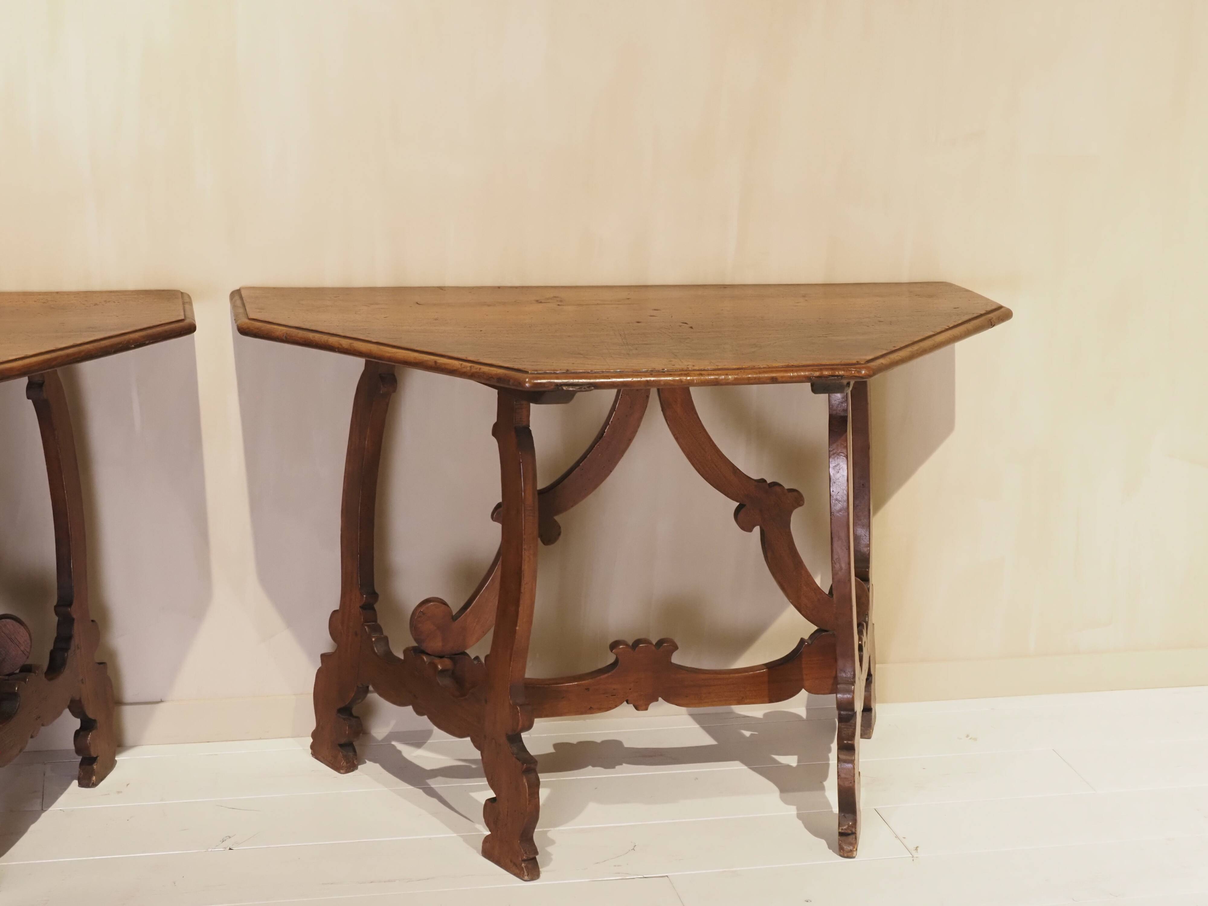 Pair of Italian consoles from the 18th century.