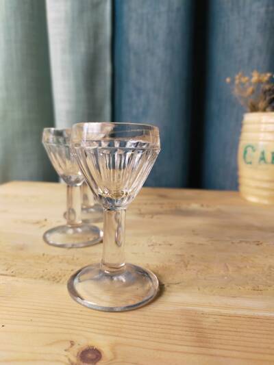 Set of 8 stemmed glasses - bistro glasses