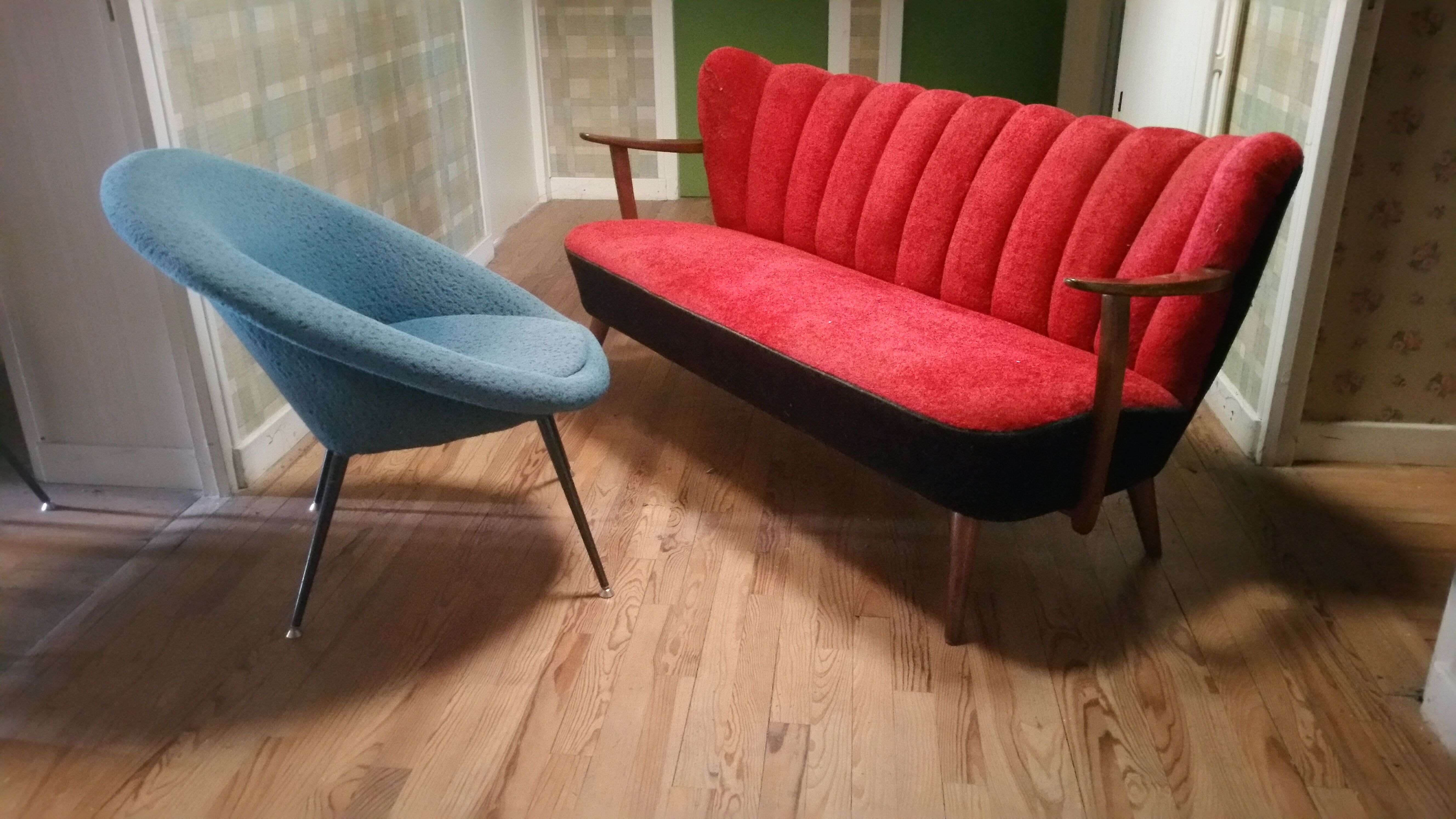 Scandinavian cocktail sofa red bi color, years 50 60 plush red black