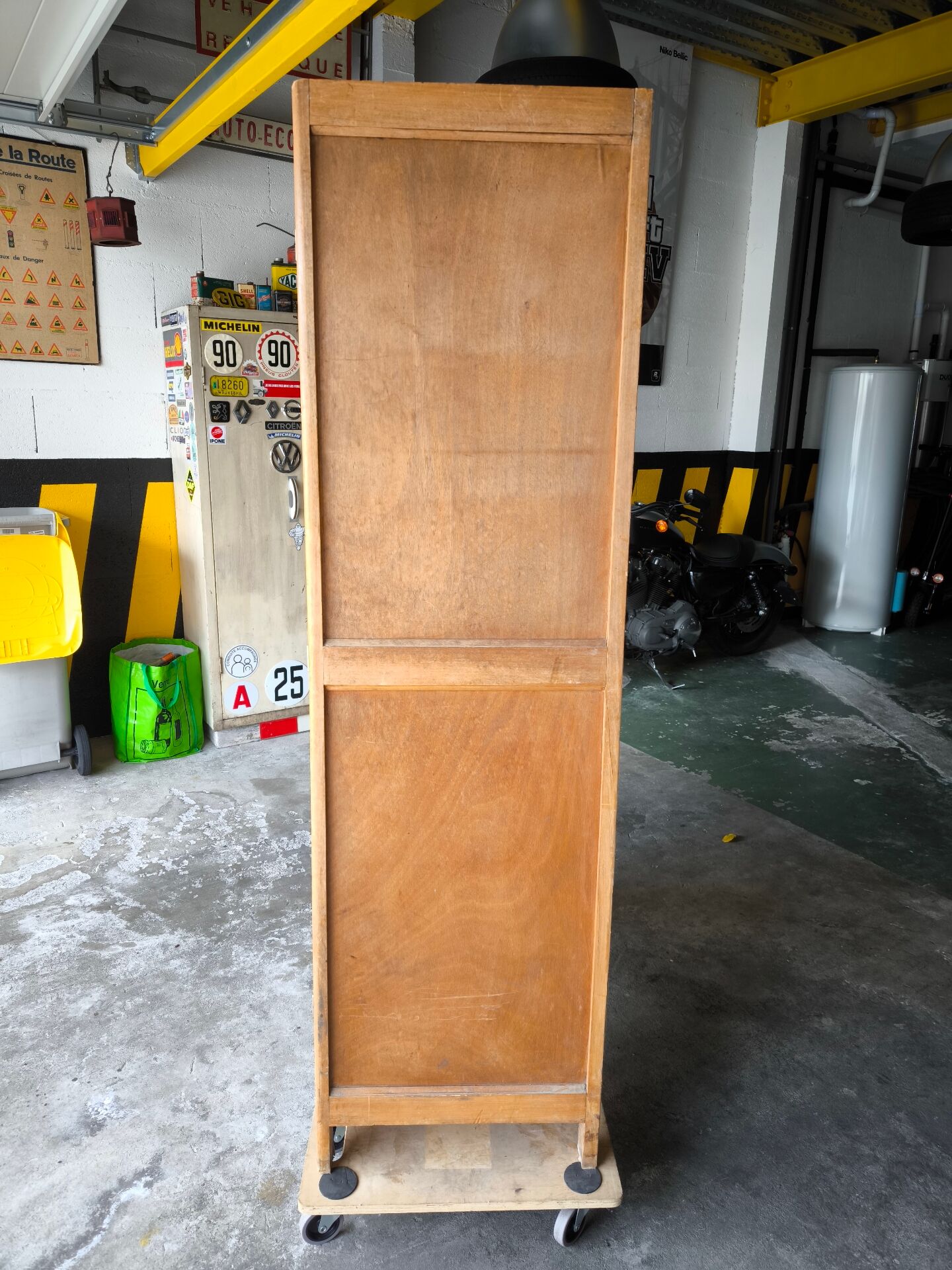 Armoire parisienne