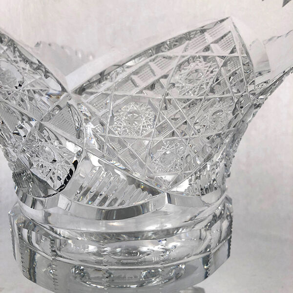 Coupe sur pied en cristal taillé