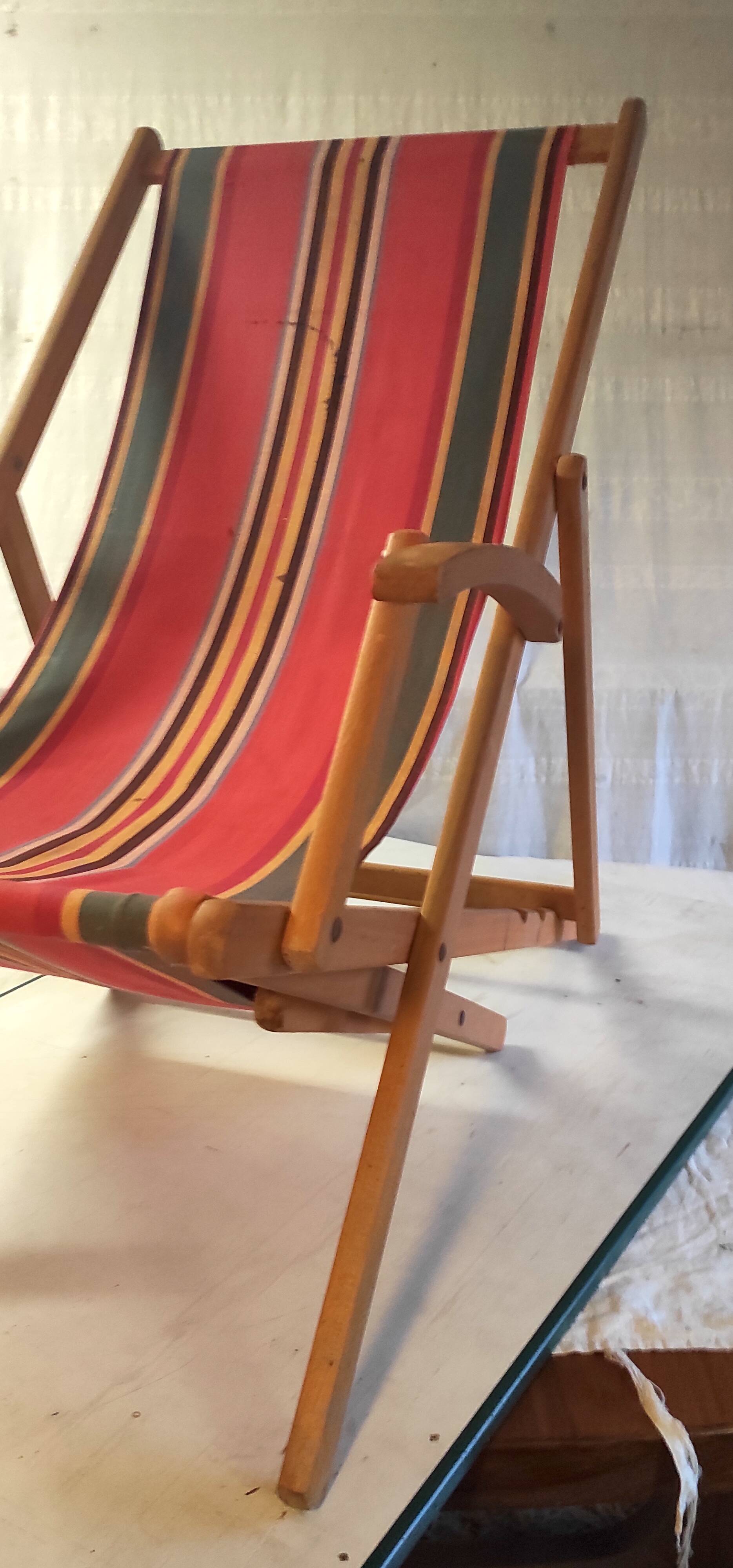 Vintage deck chair in wood and striped fabric - mid-20th century
