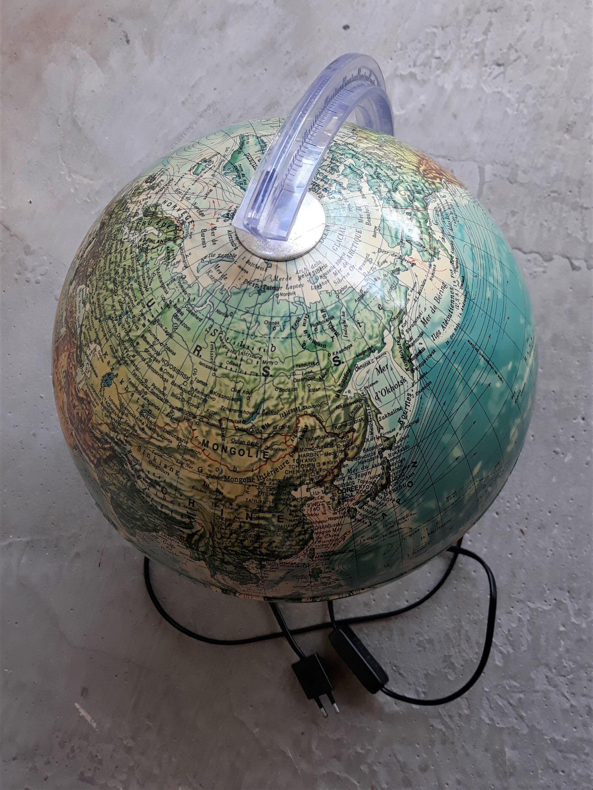 Bright vintage earth globe made in Italy 1970