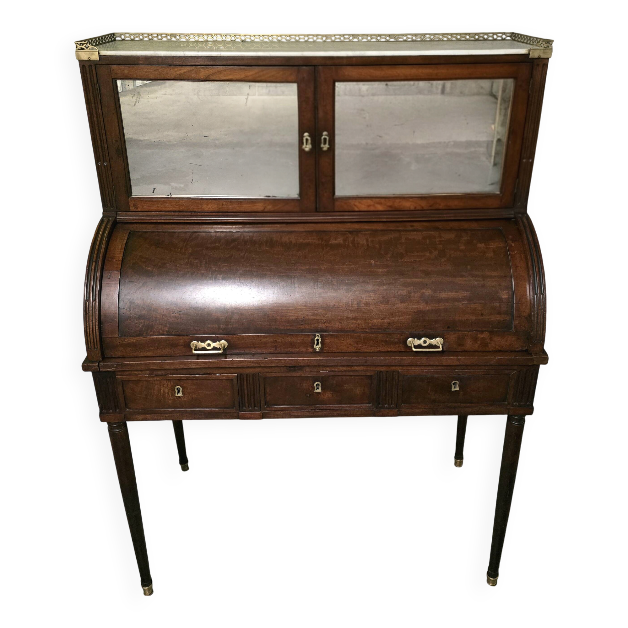 Cylinder desk in mahogany and mahogany veneer, Louis XVI style, 19th century.