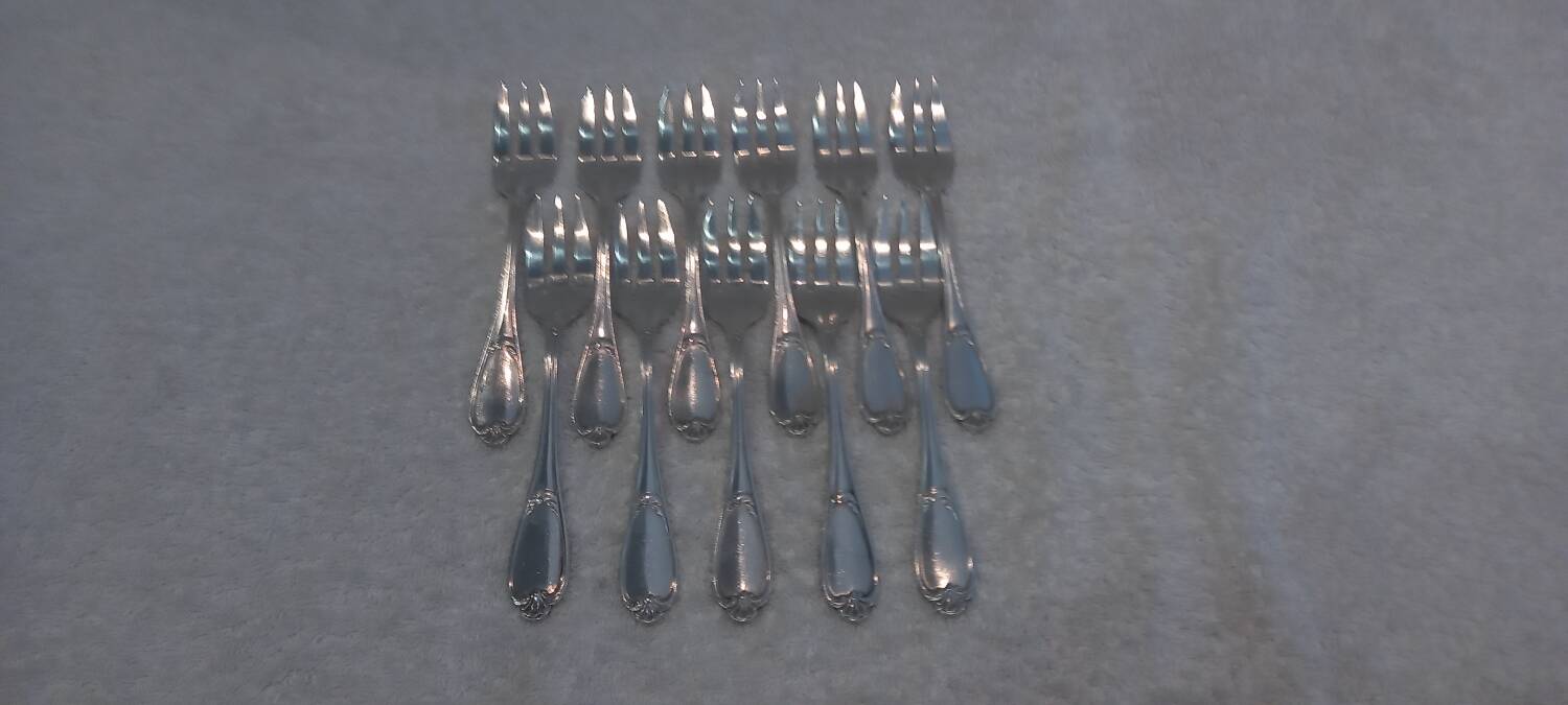 11 Ercuis Pompadour LXV silver-plated cake forks