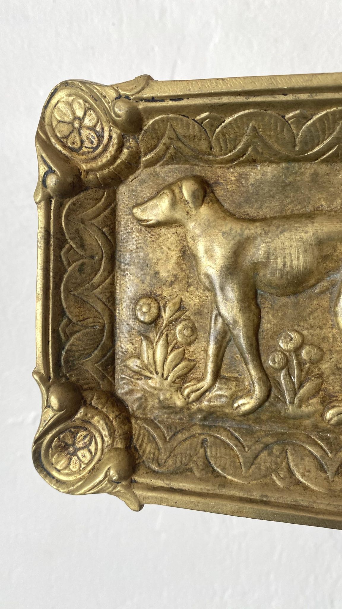 Cendrier, vide poche en laiton doré décor chien