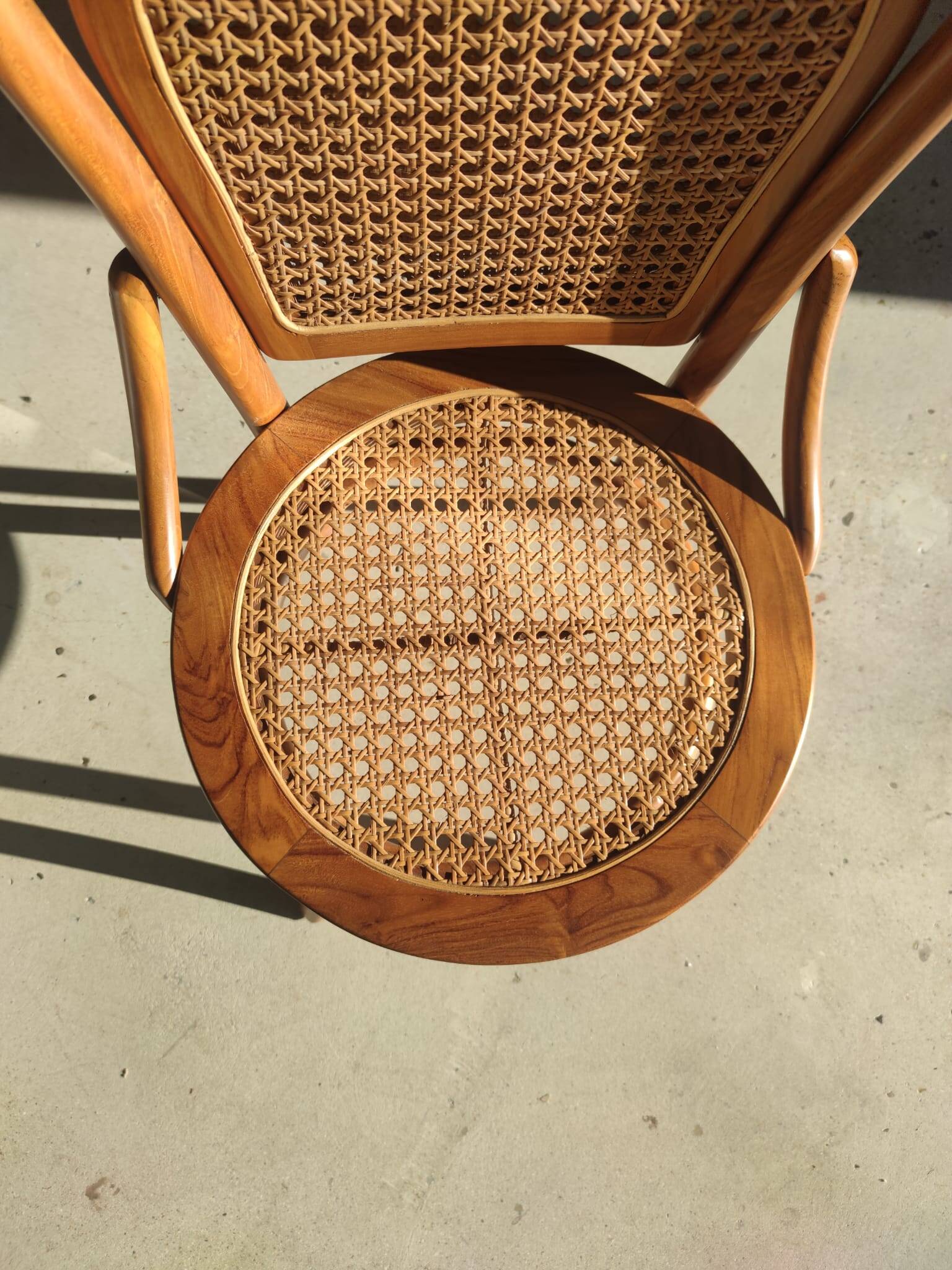 Chaise cannée en bois naturel